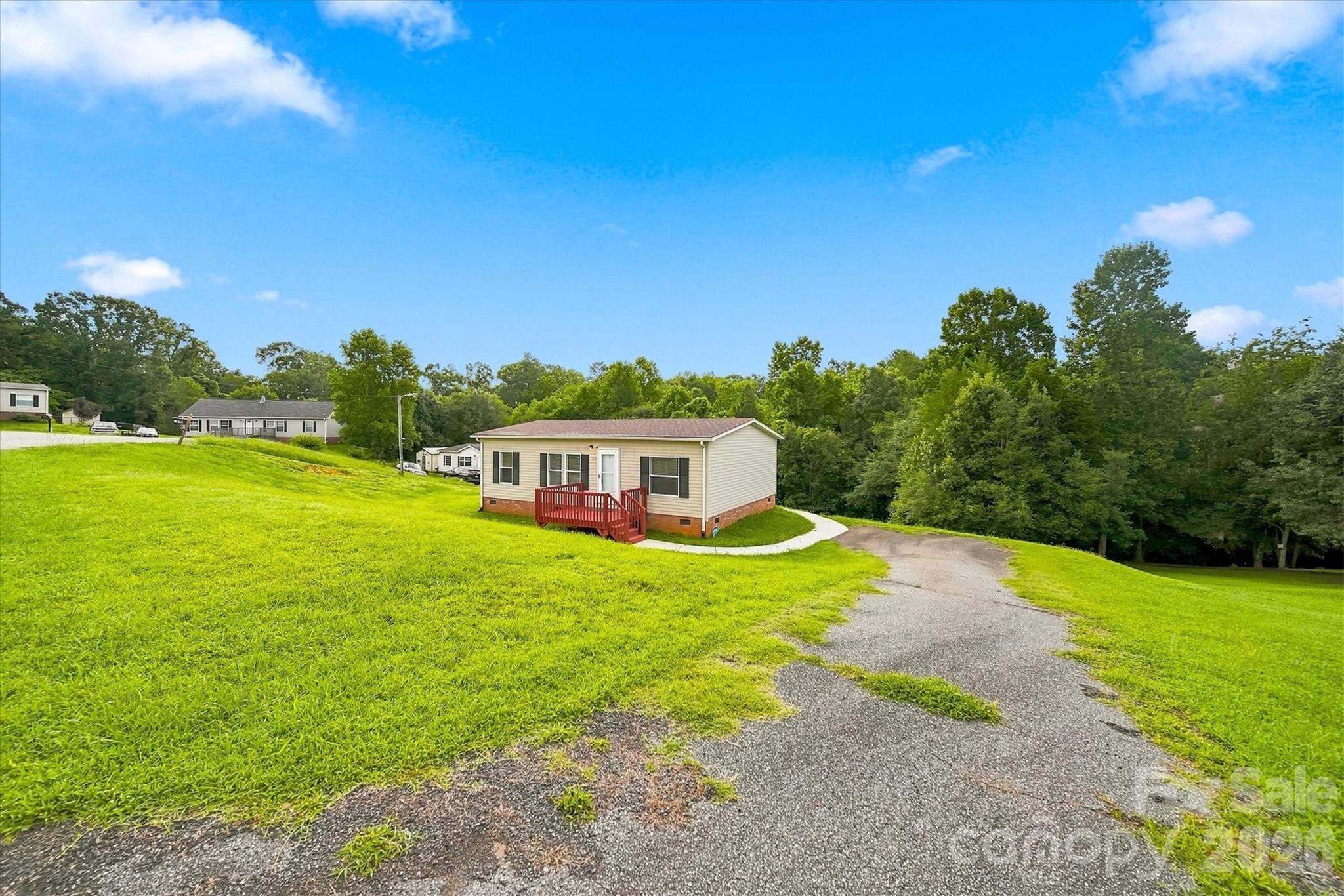 8660 Hollywood Drive — Connelly Springs