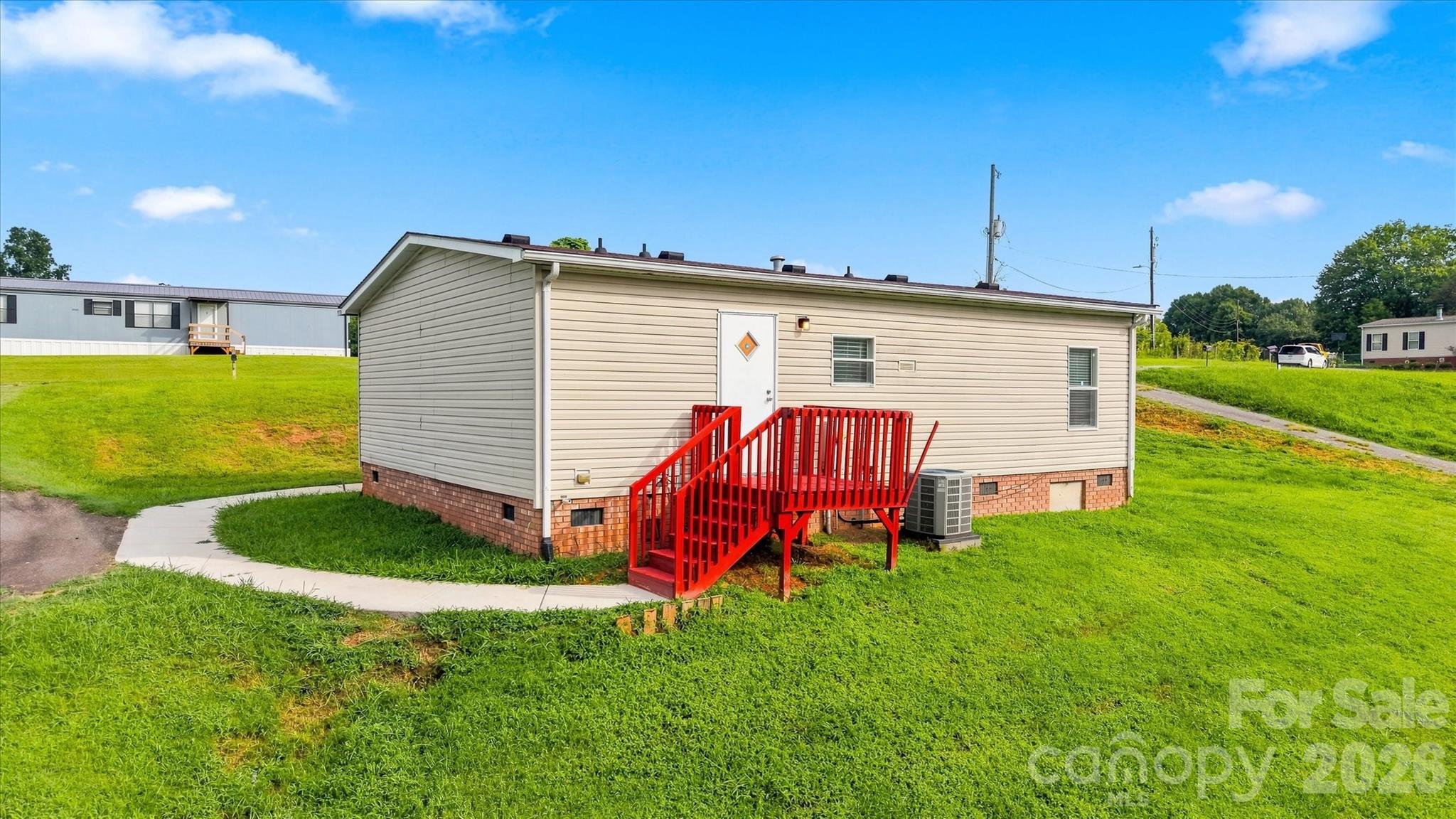 8660 Hollywood Drive — Connelly Springs