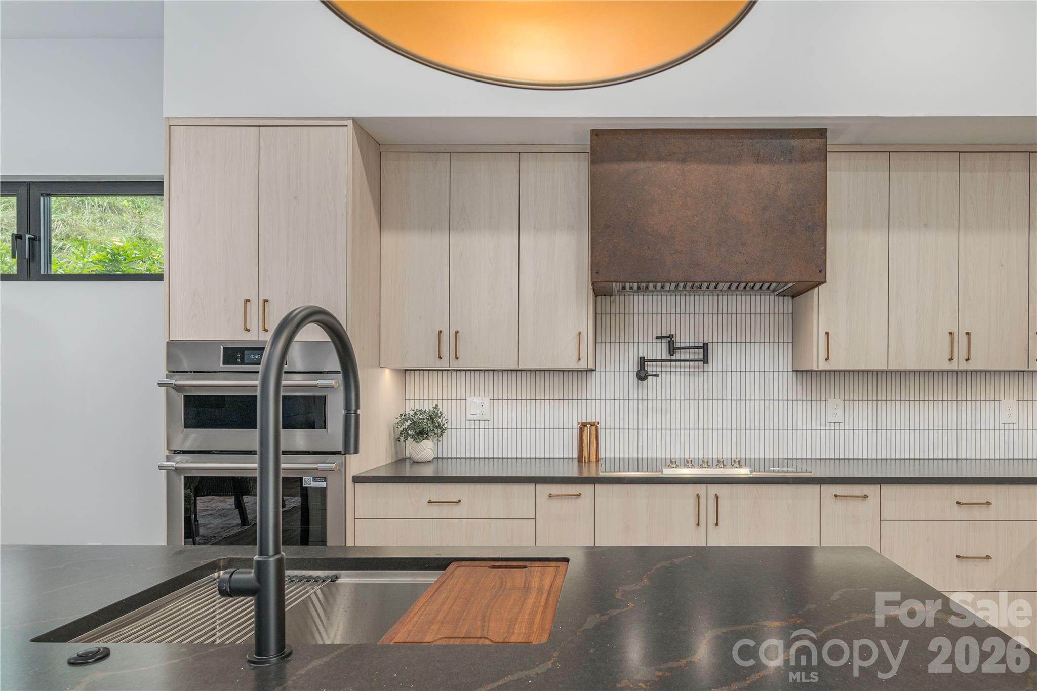 19 Woodbine Road — Asheville