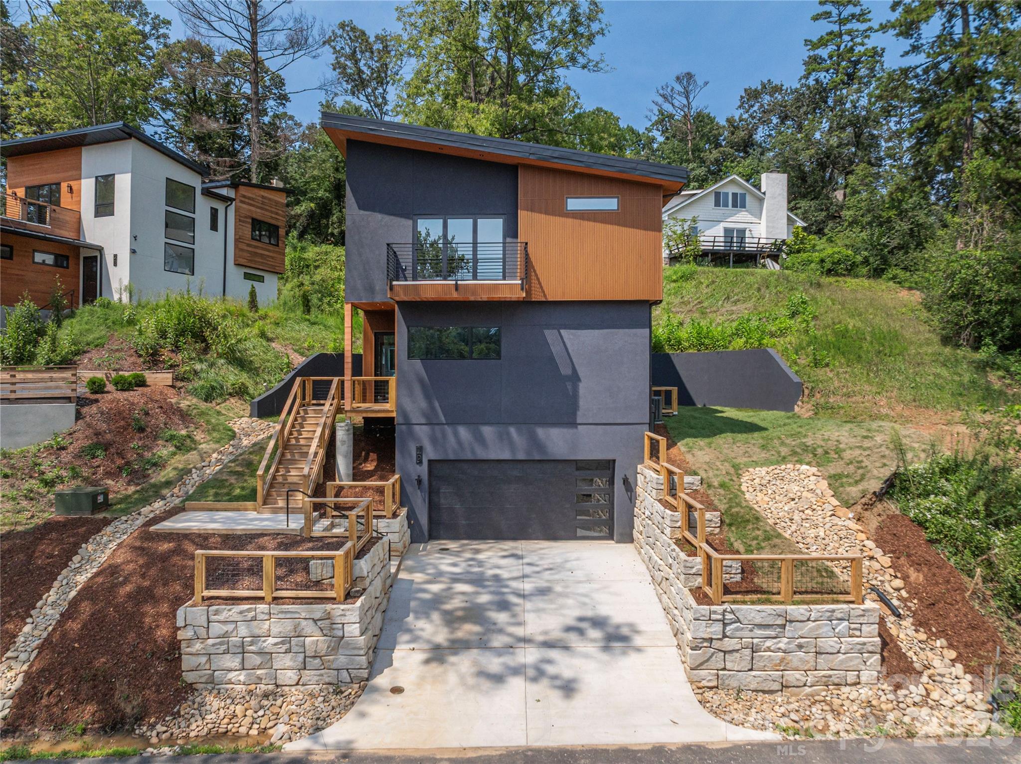 19 Woodbine Road — Asheville