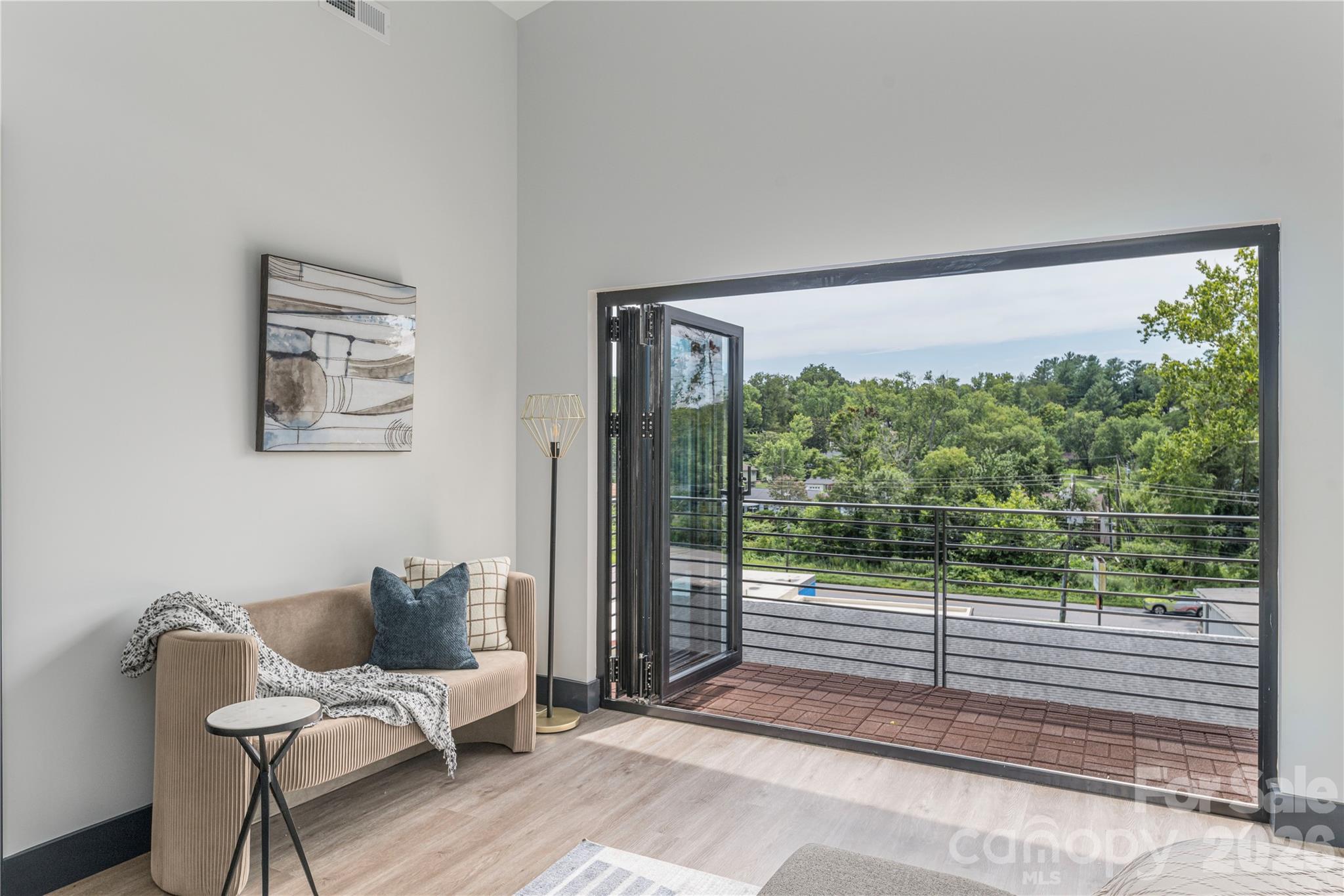 19 Woodbine Road — Asheville