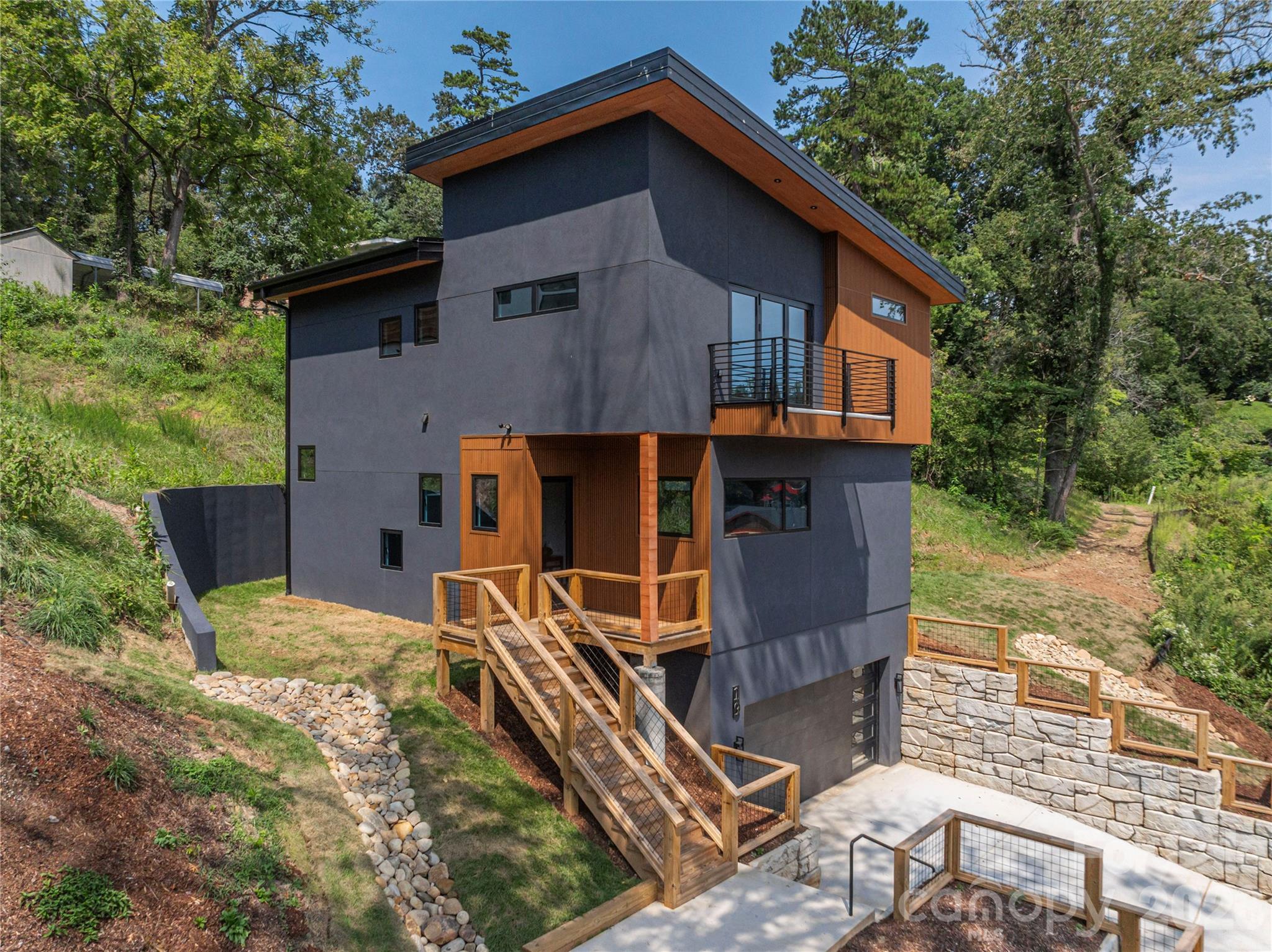 19 Woodbine Road — Asheville