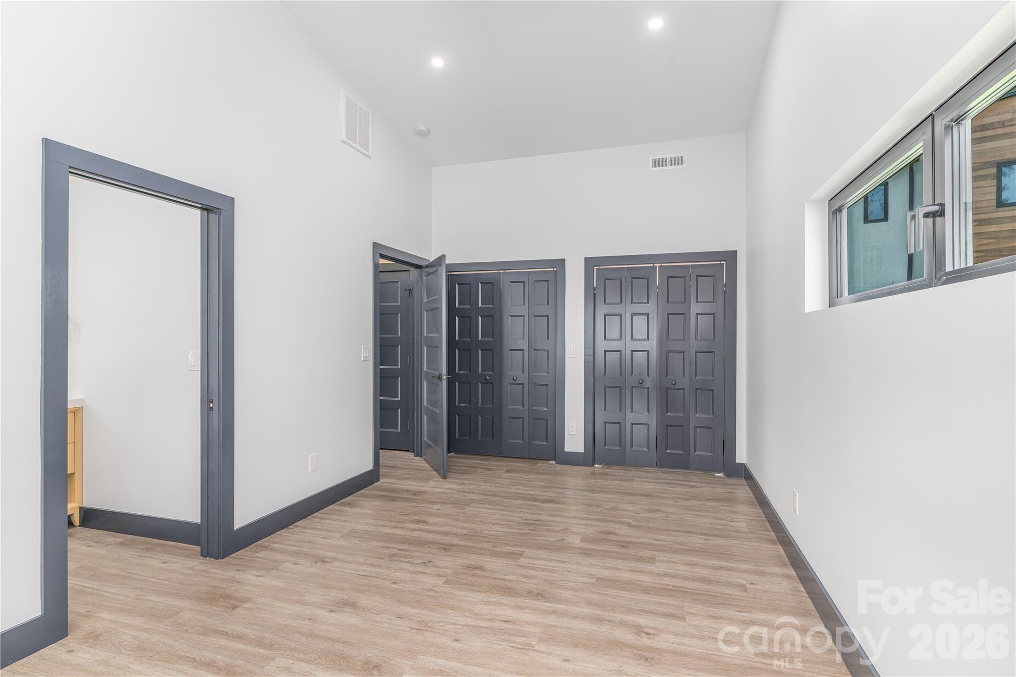 19 Woodbine Road — Asheville