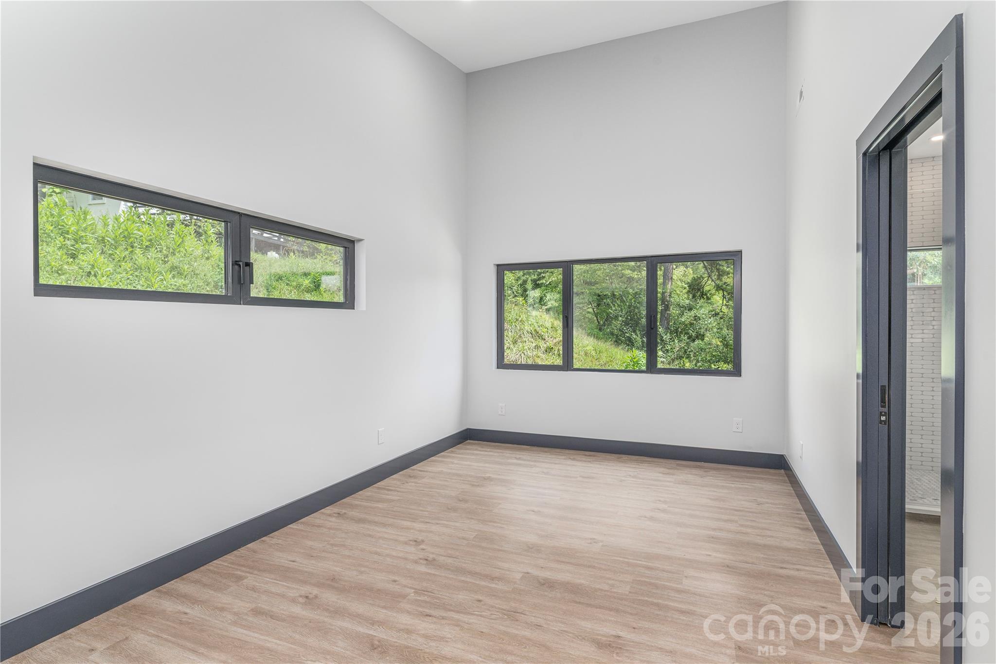 19 Woodbine Road — Asheville