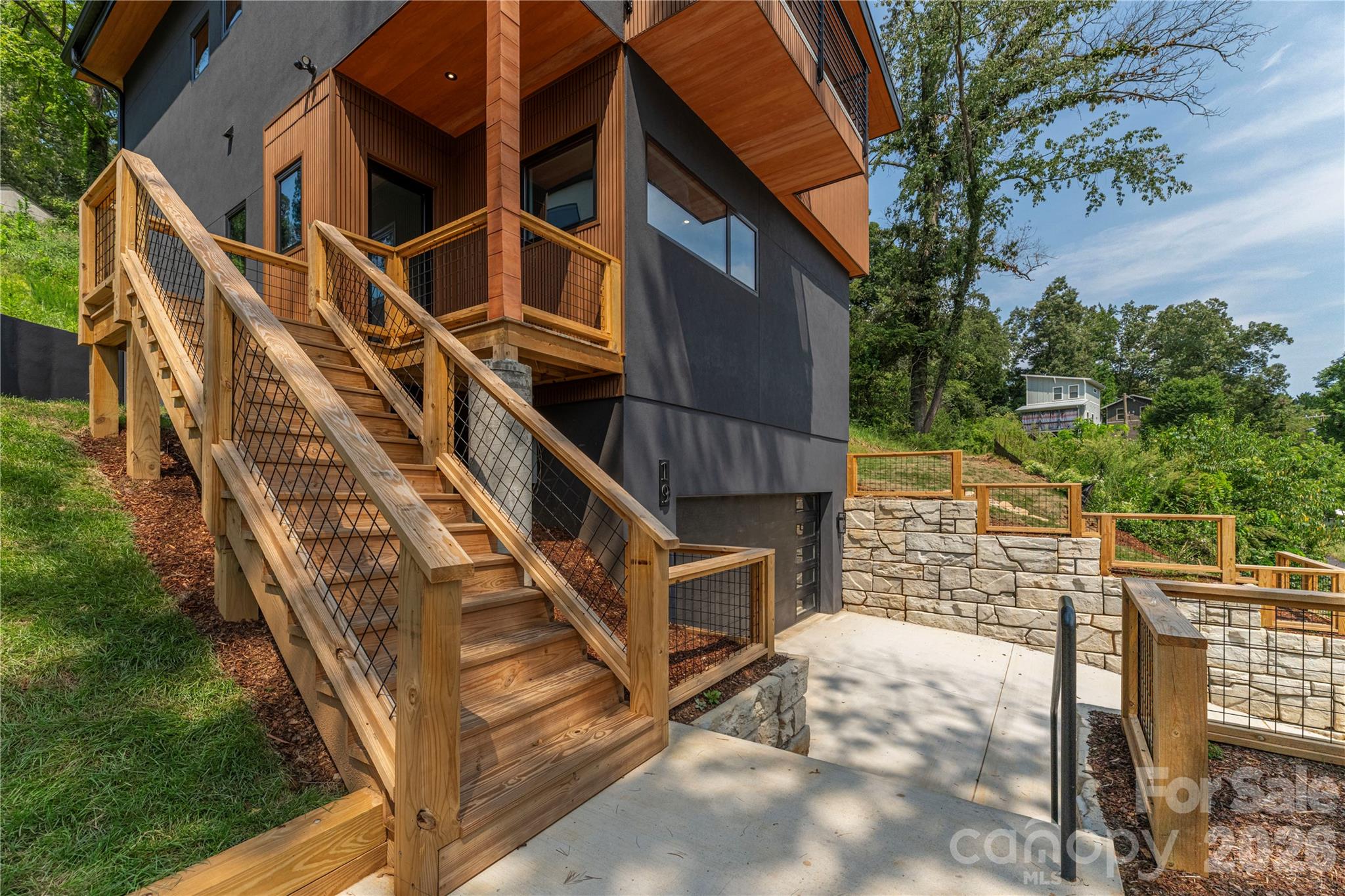 19 Woodbine Road — Asheville