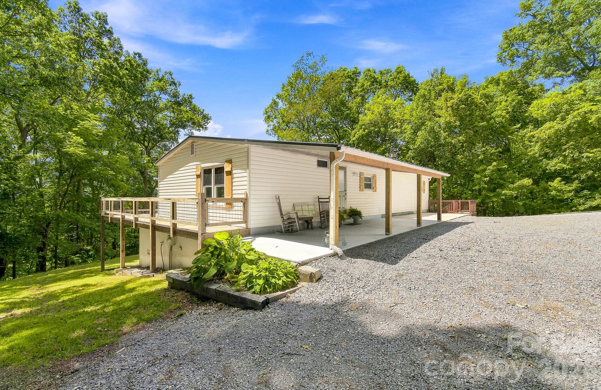 520 Maranatha Way — Waynesville