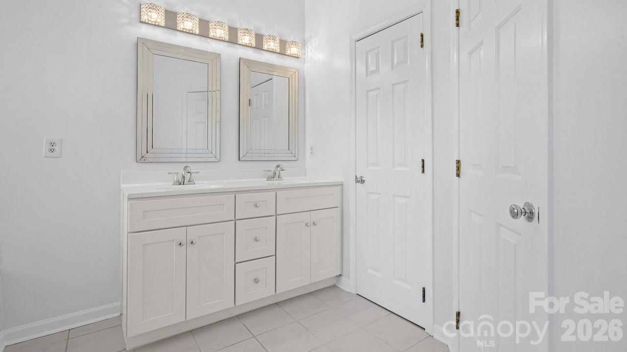 11320 Hunters Landing Drive — Charlotte