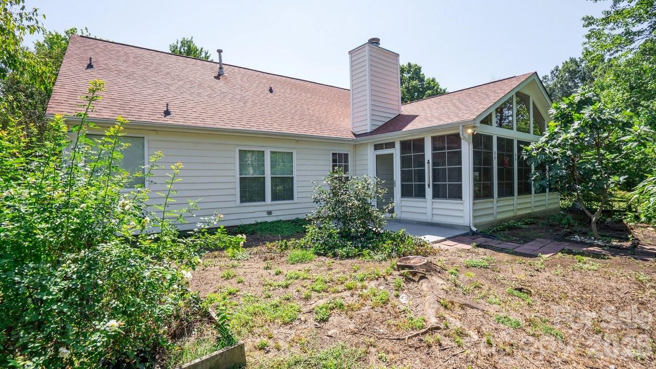 11320 Hunters Landing Drive — Charlotte