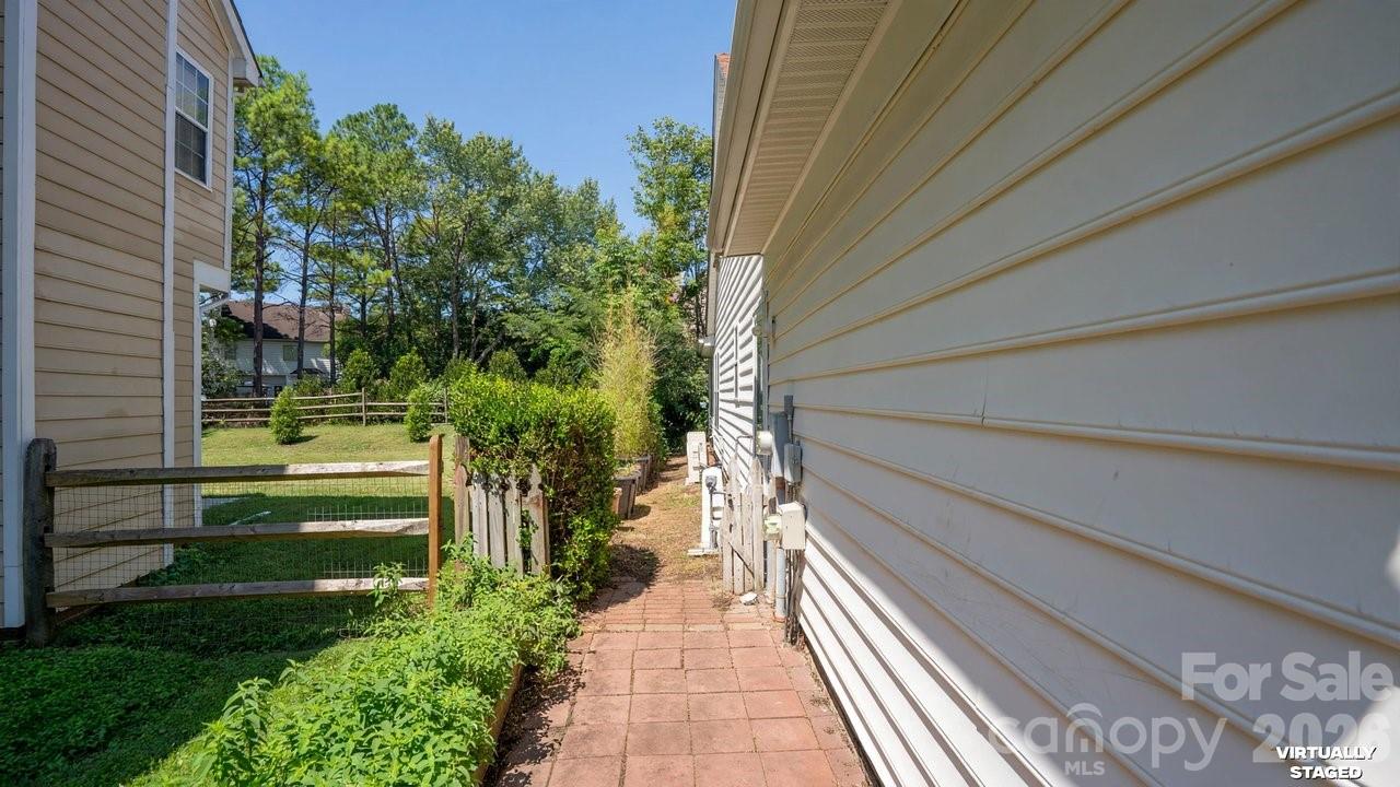 11320 Hunters Landing Drive — Charlotte