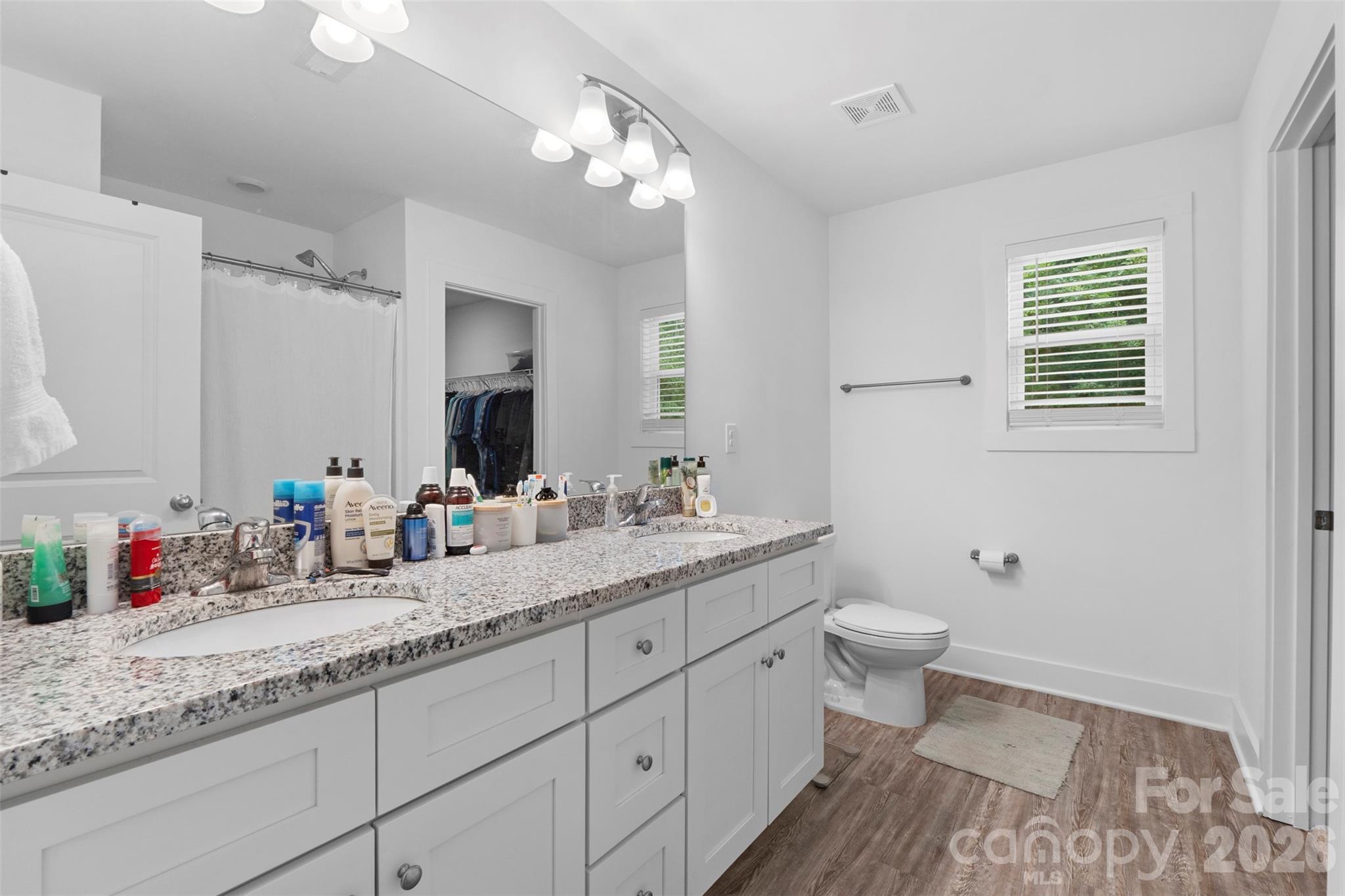 542 Oak Road — Norwood
