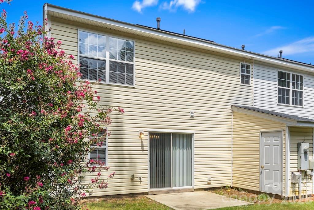 14327 Tranters Creek Lane — Charlotte