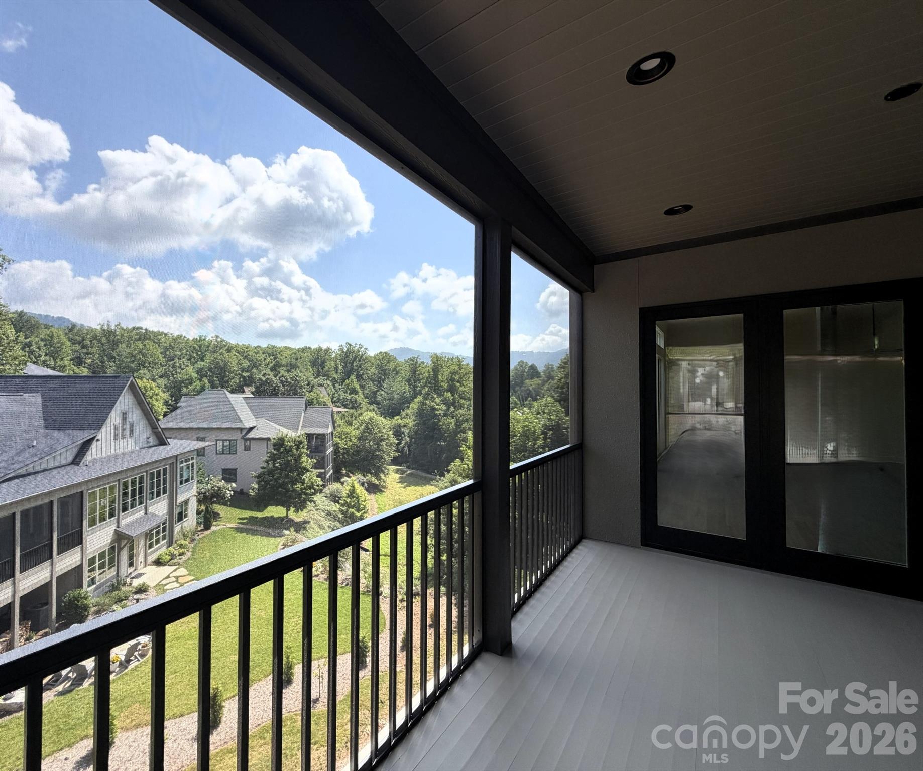 47 Versailles Lane — Asheville