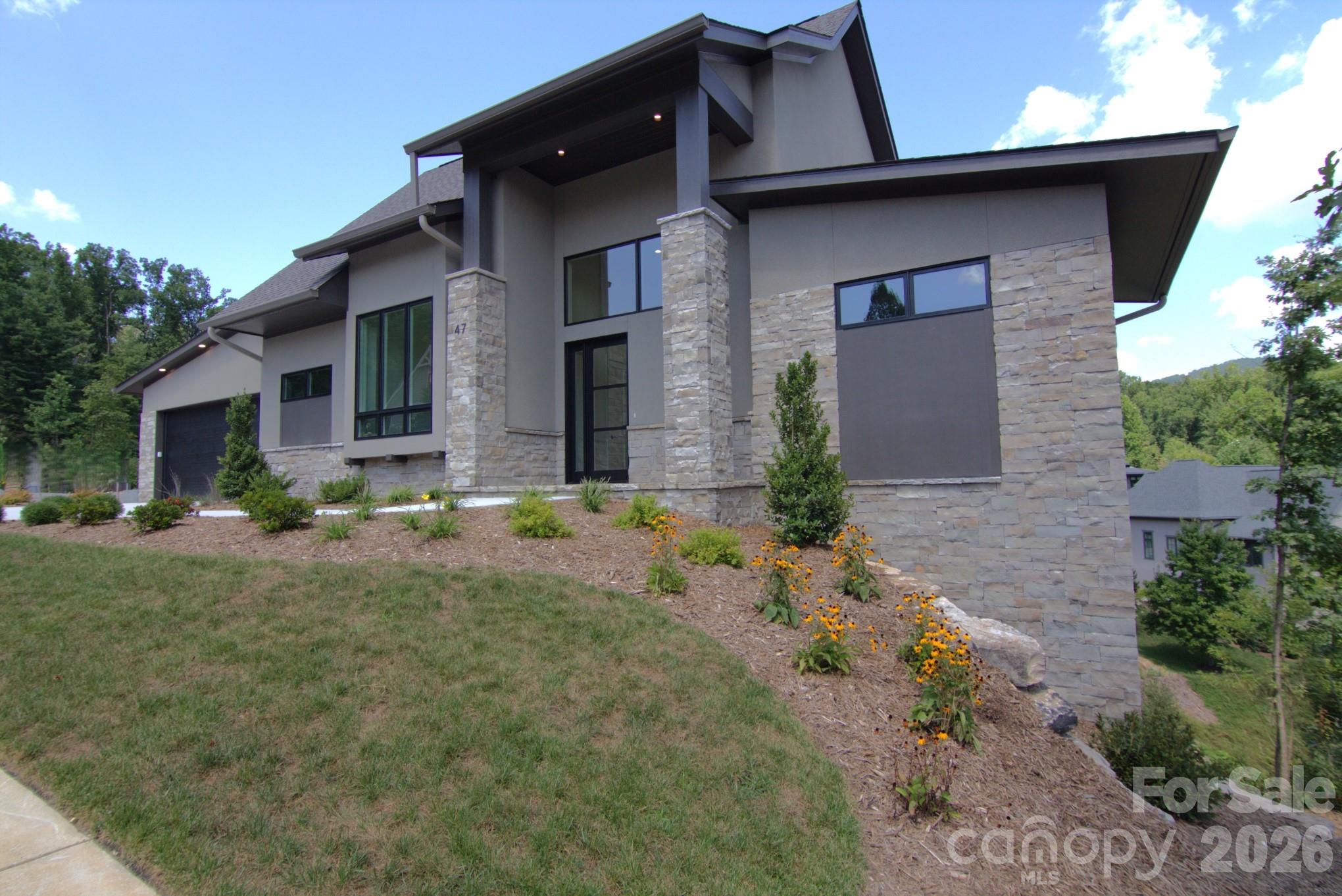 47 Versailles Lane — Asheville
