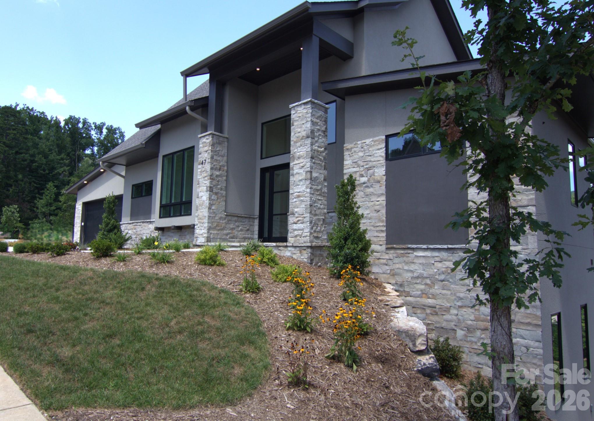 47 Versailles Lane — Asheville