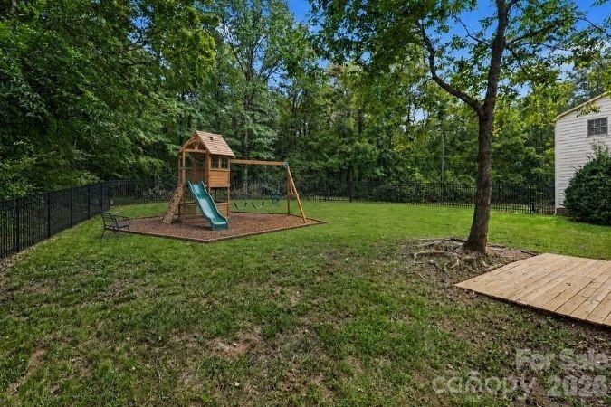 2208 Pinebrook Circle — Charlotte