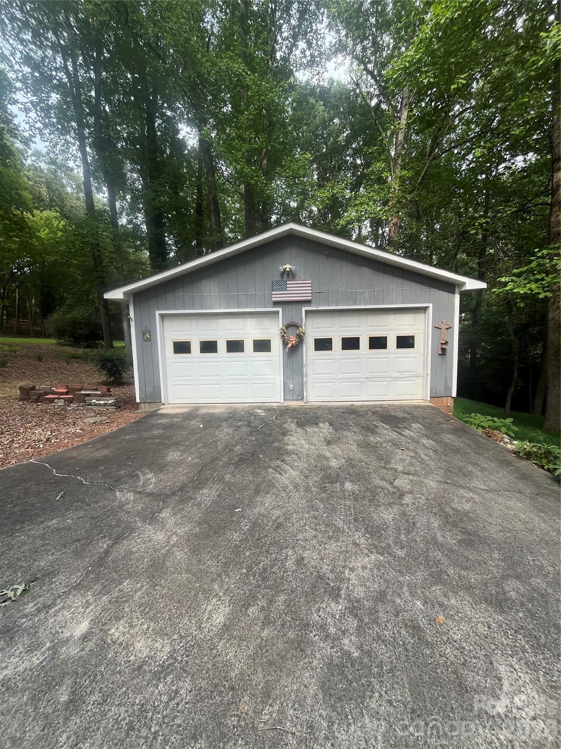 511 Crestview Drive — Albemarle