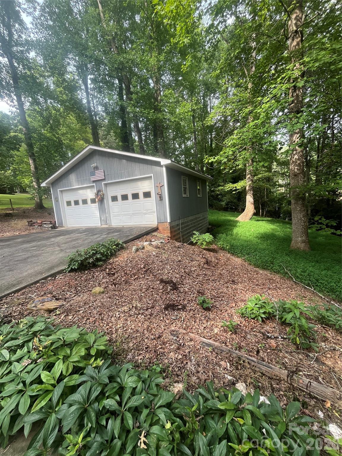 511 Crestview Drive — Albemarle
