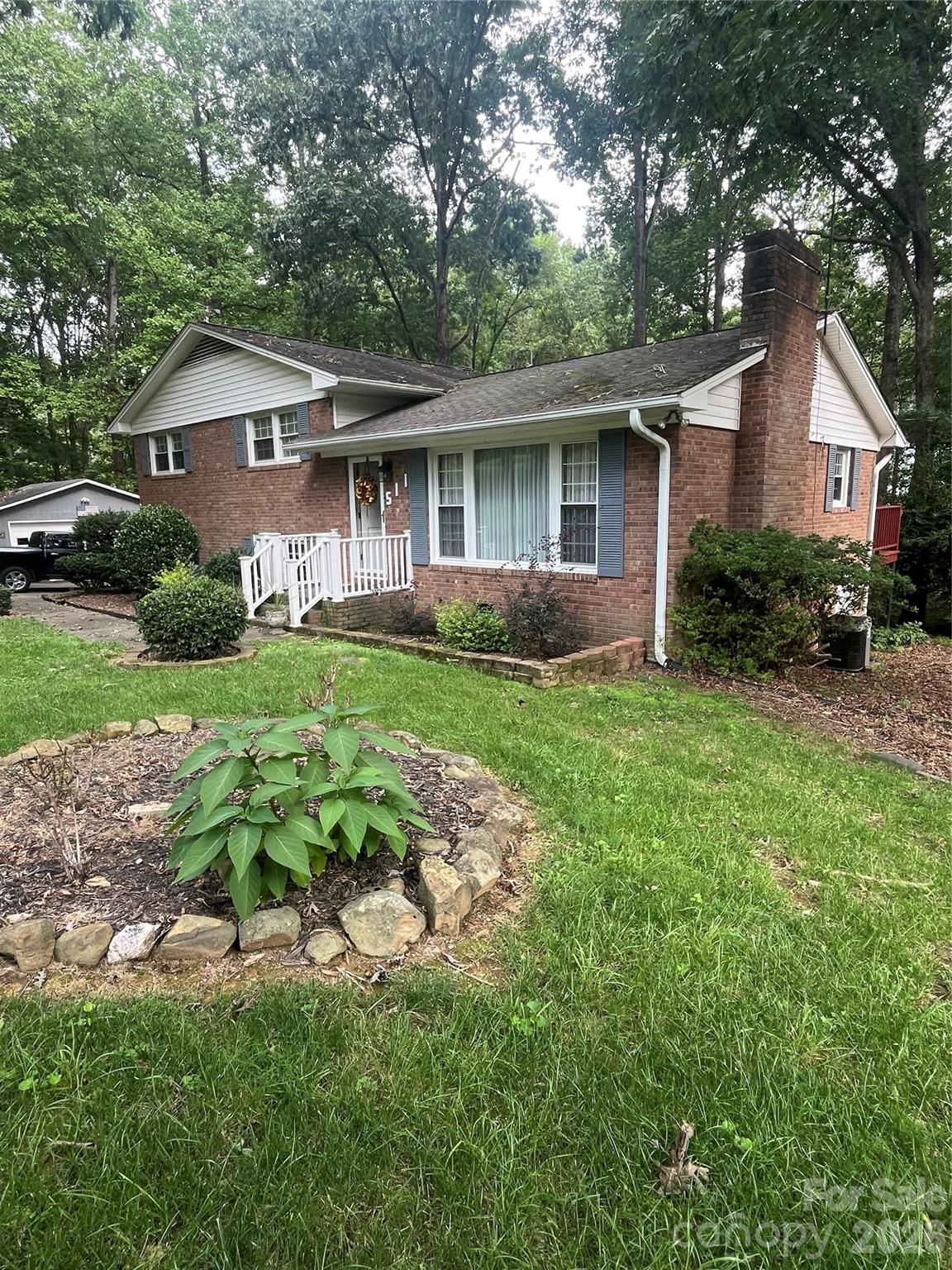 511 Crestview Drive — Albemarle