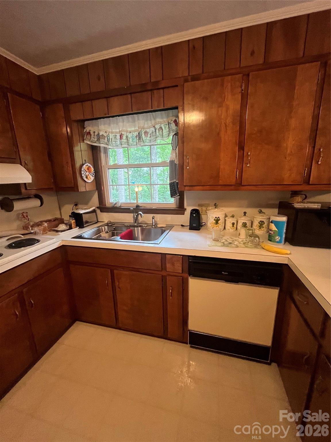 511 Crestview Drive — Albemarle