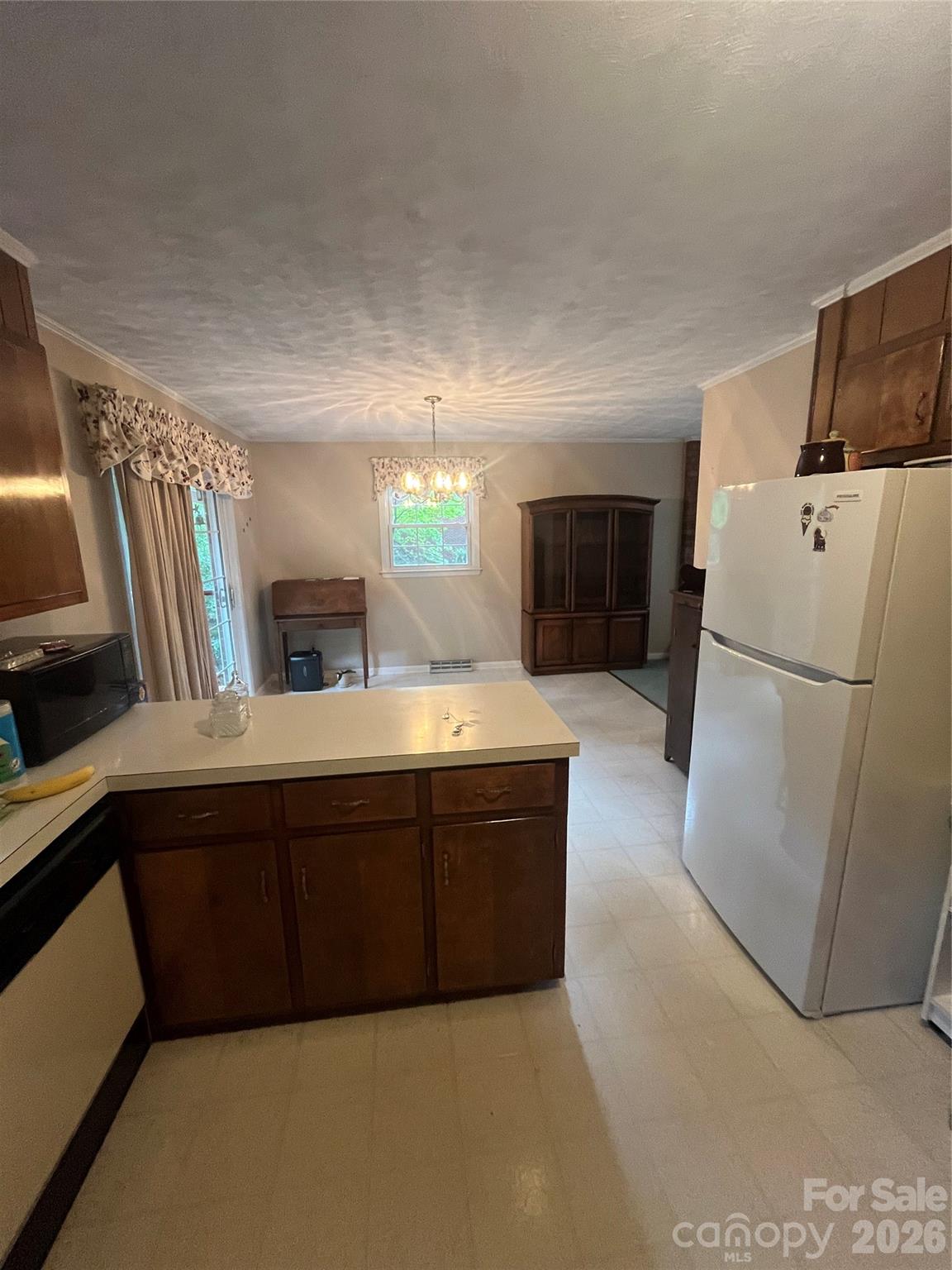 511 Crestview Drive — Albemarle