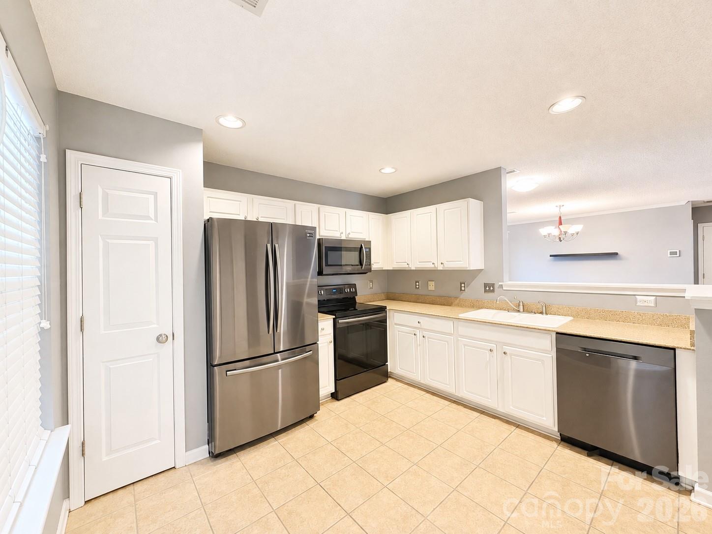 8946 Meadowmont View Drive — Charlotte