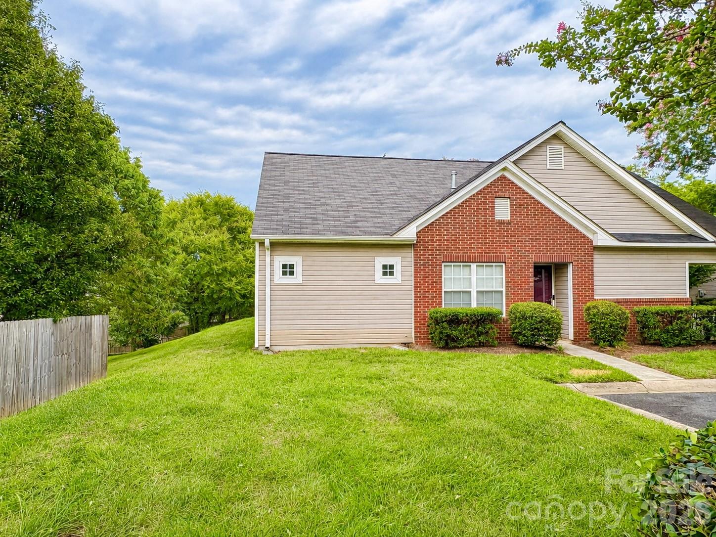 8946 Meadowmont View Drive — Charlotte