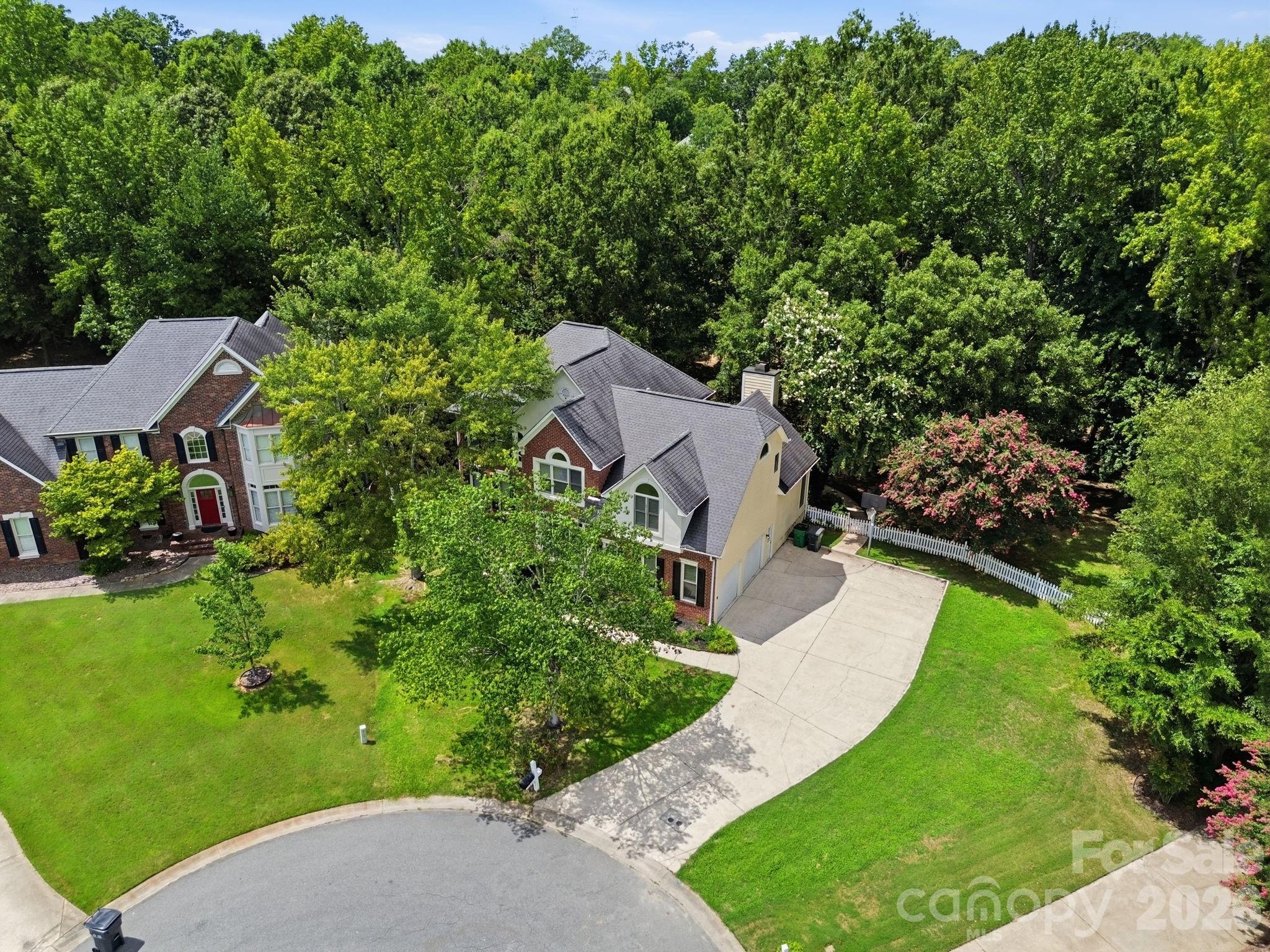 1321 Hillshire Meadow Drive — Matthews