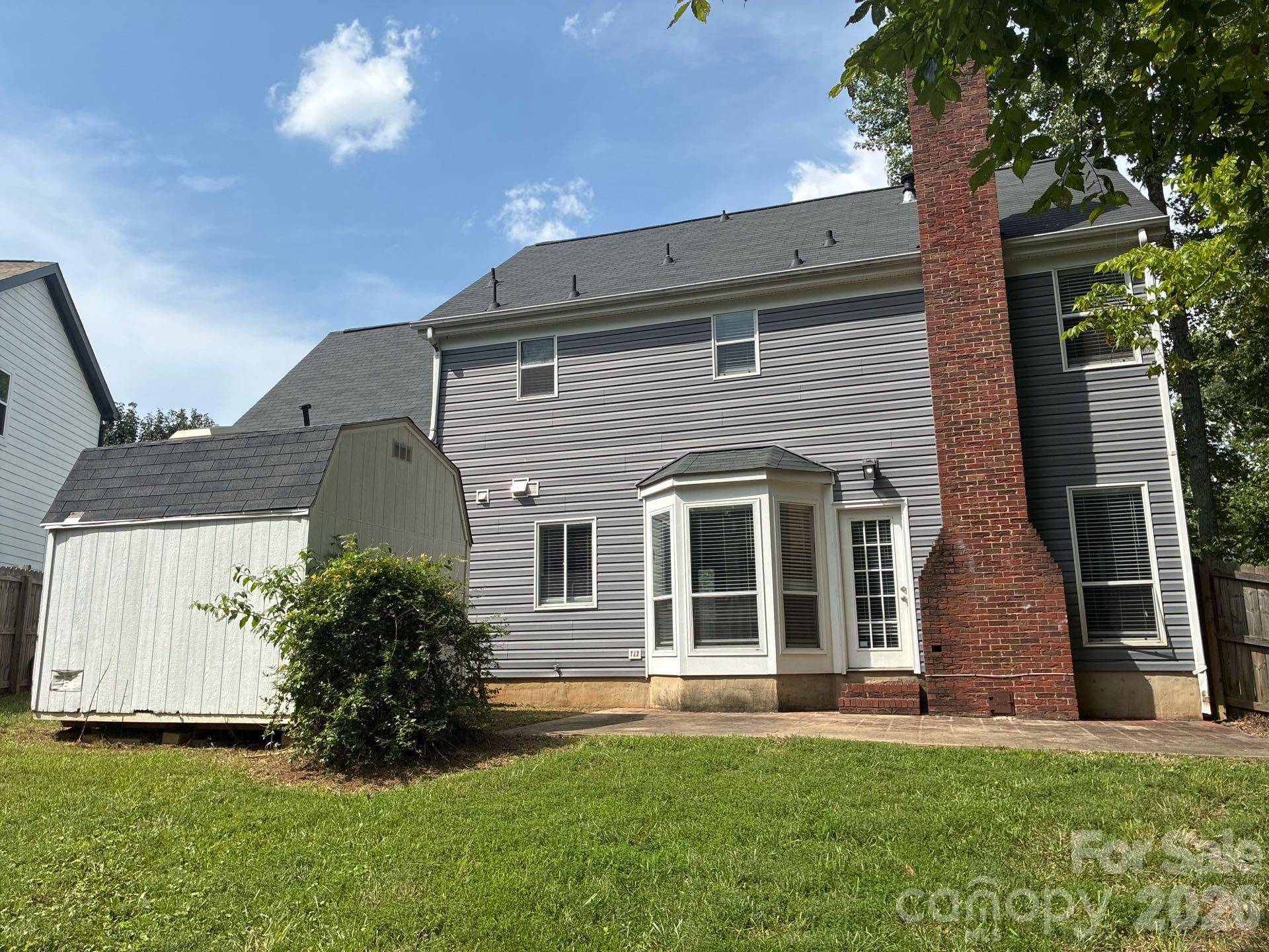 9500 Pondside Lane — Charlotte