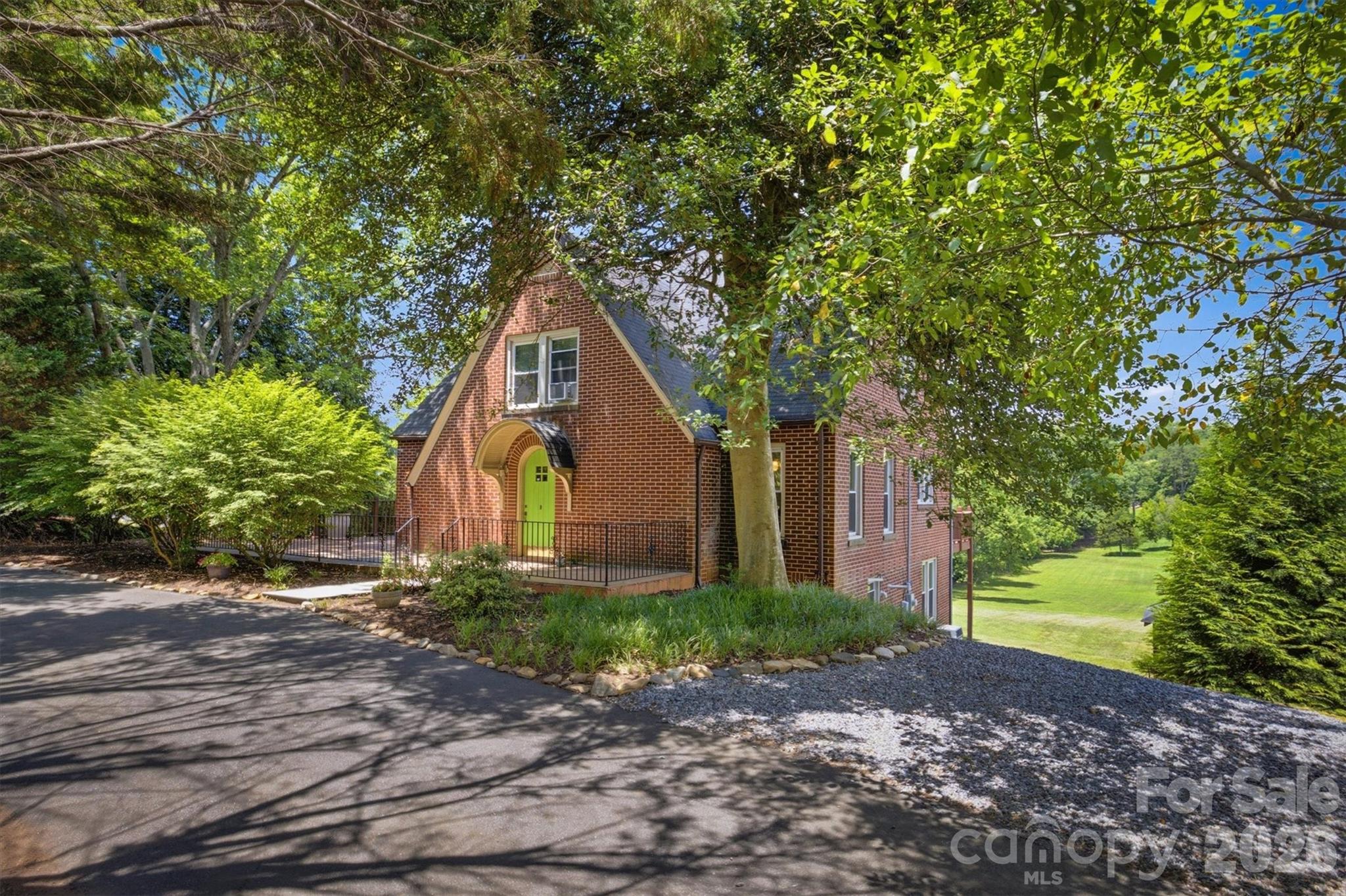 1205 E Union Street — Morganton