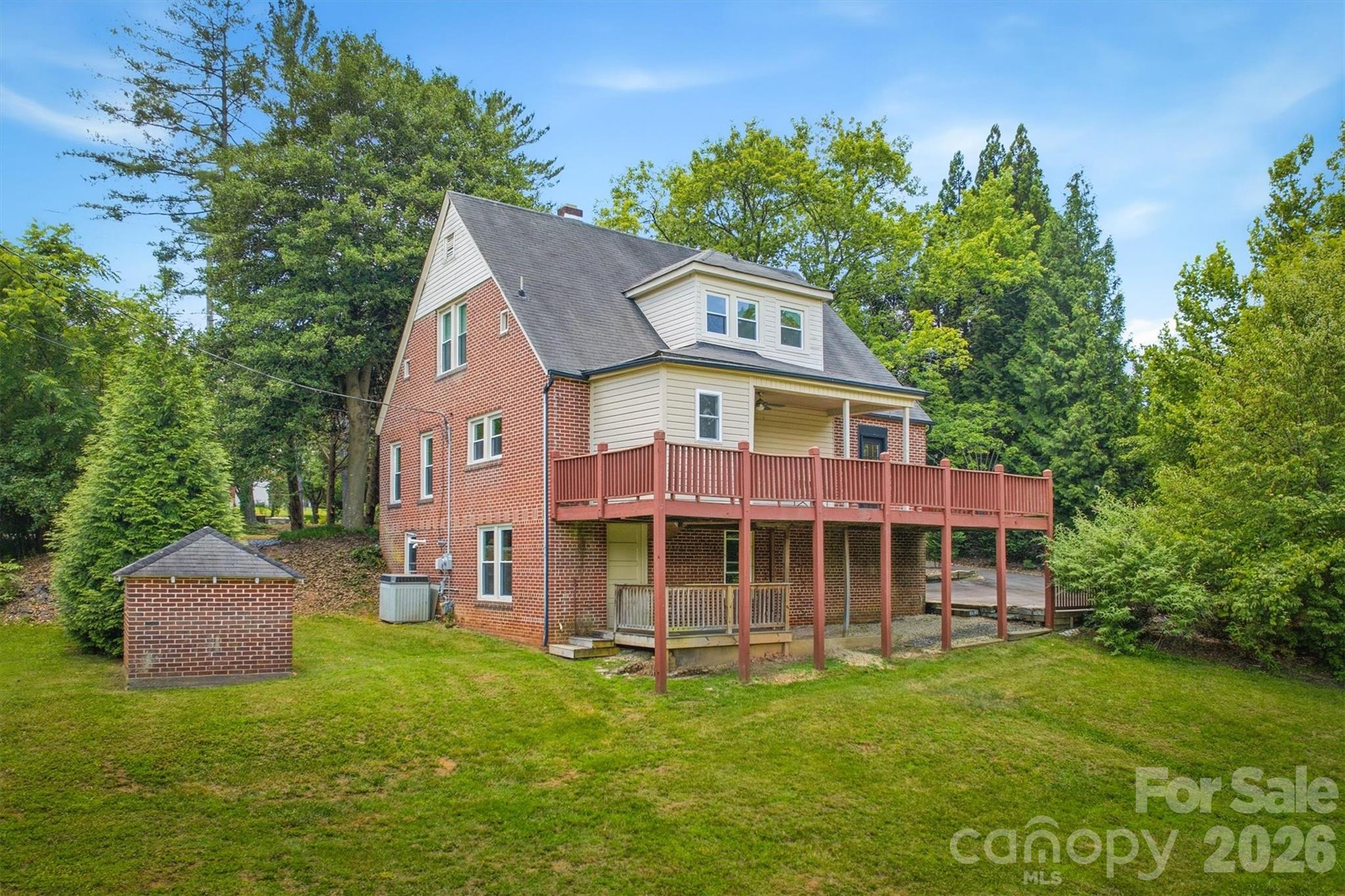 1205 E Union Street — Morganton