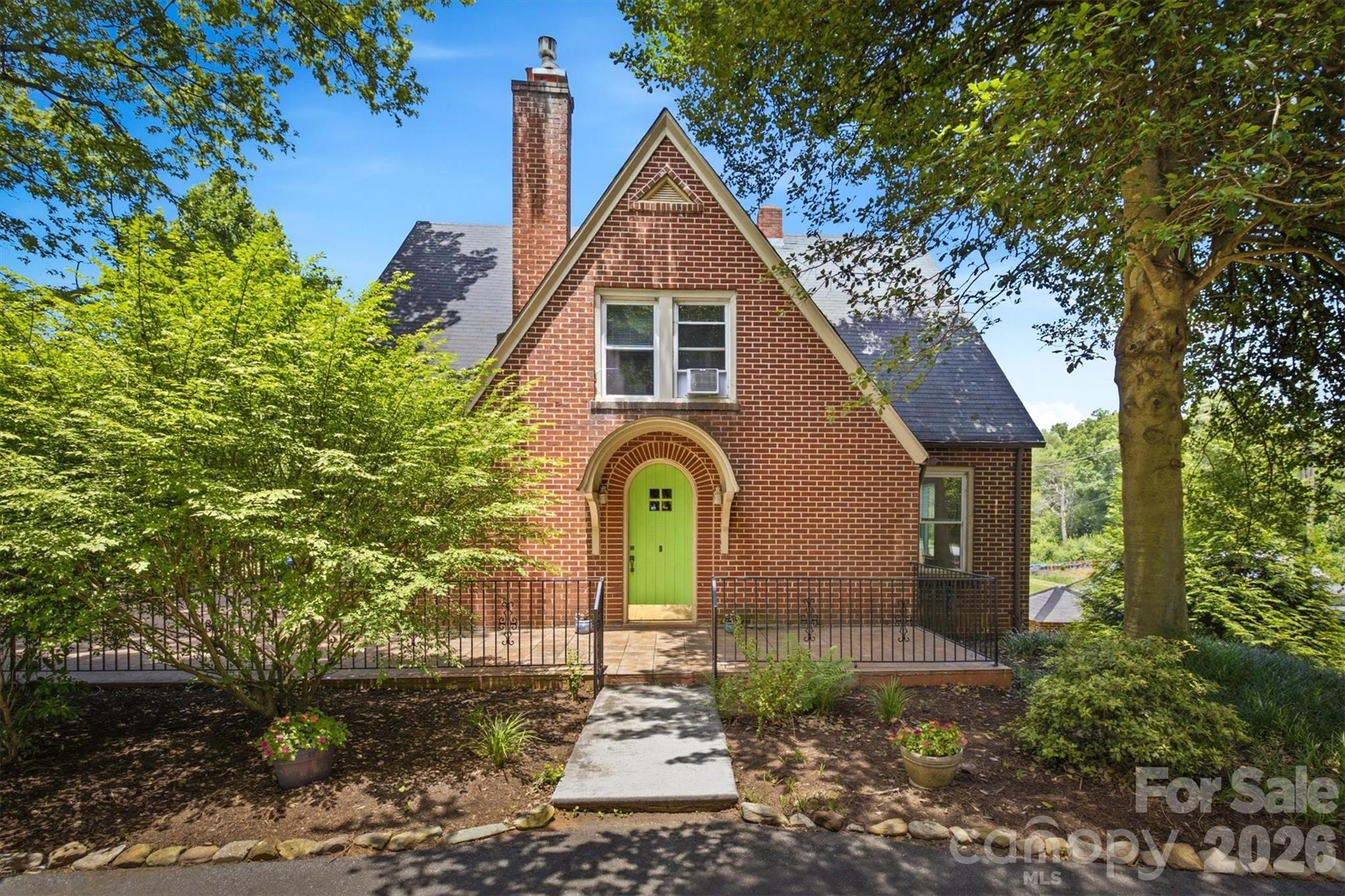 1205 E Union Street — Morganton