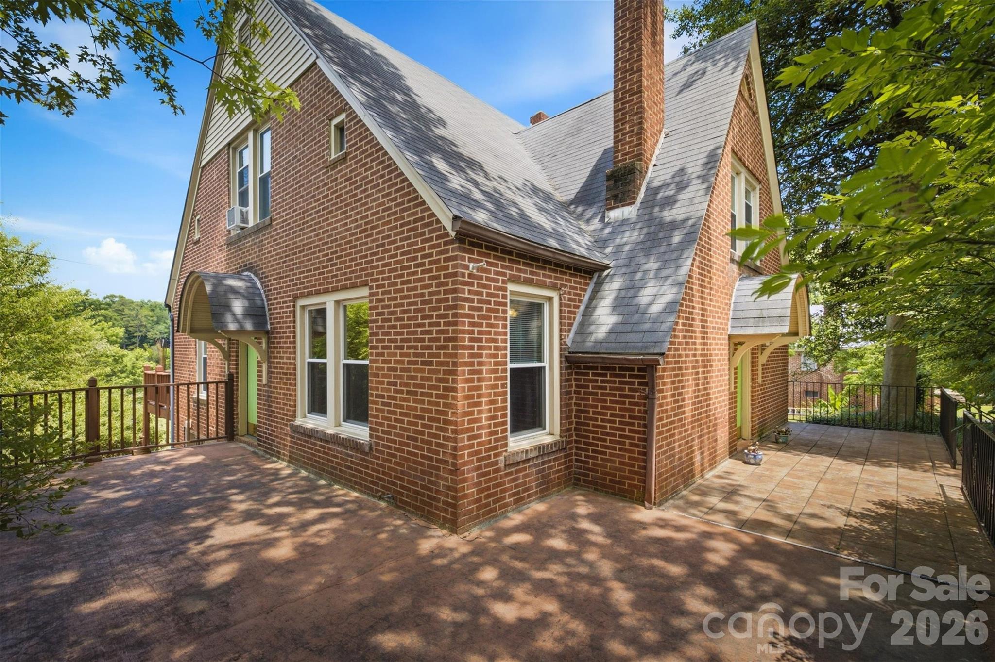 1205 E Union Street — Morganton