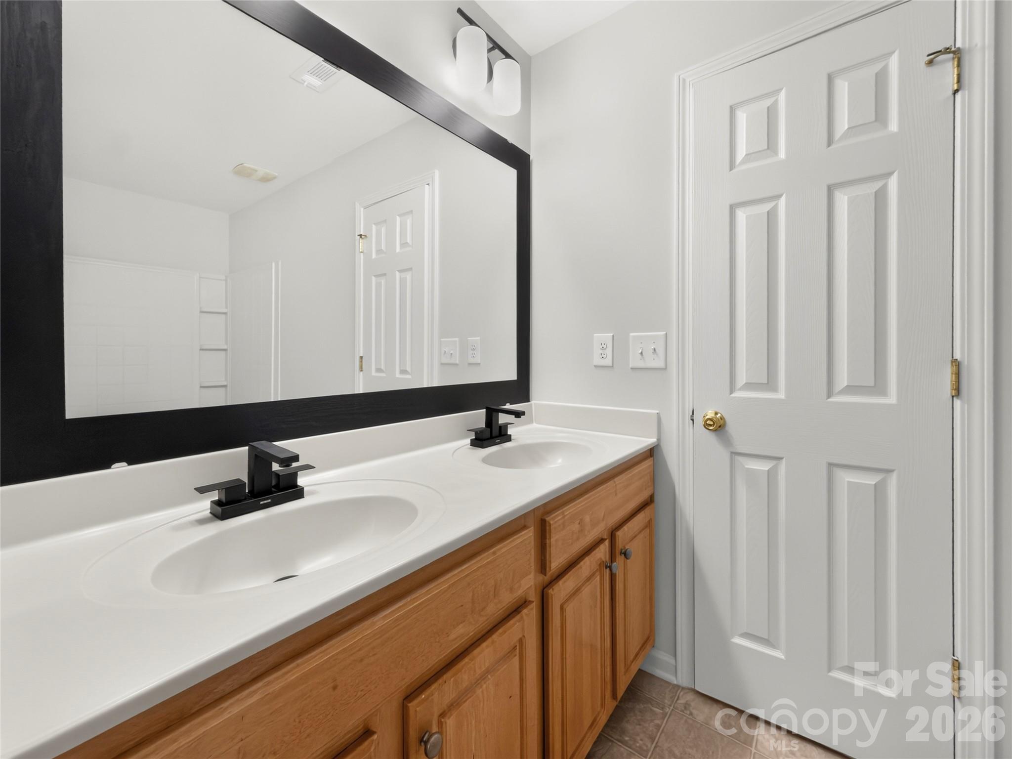 2216 Emmons Lane — Charlotte