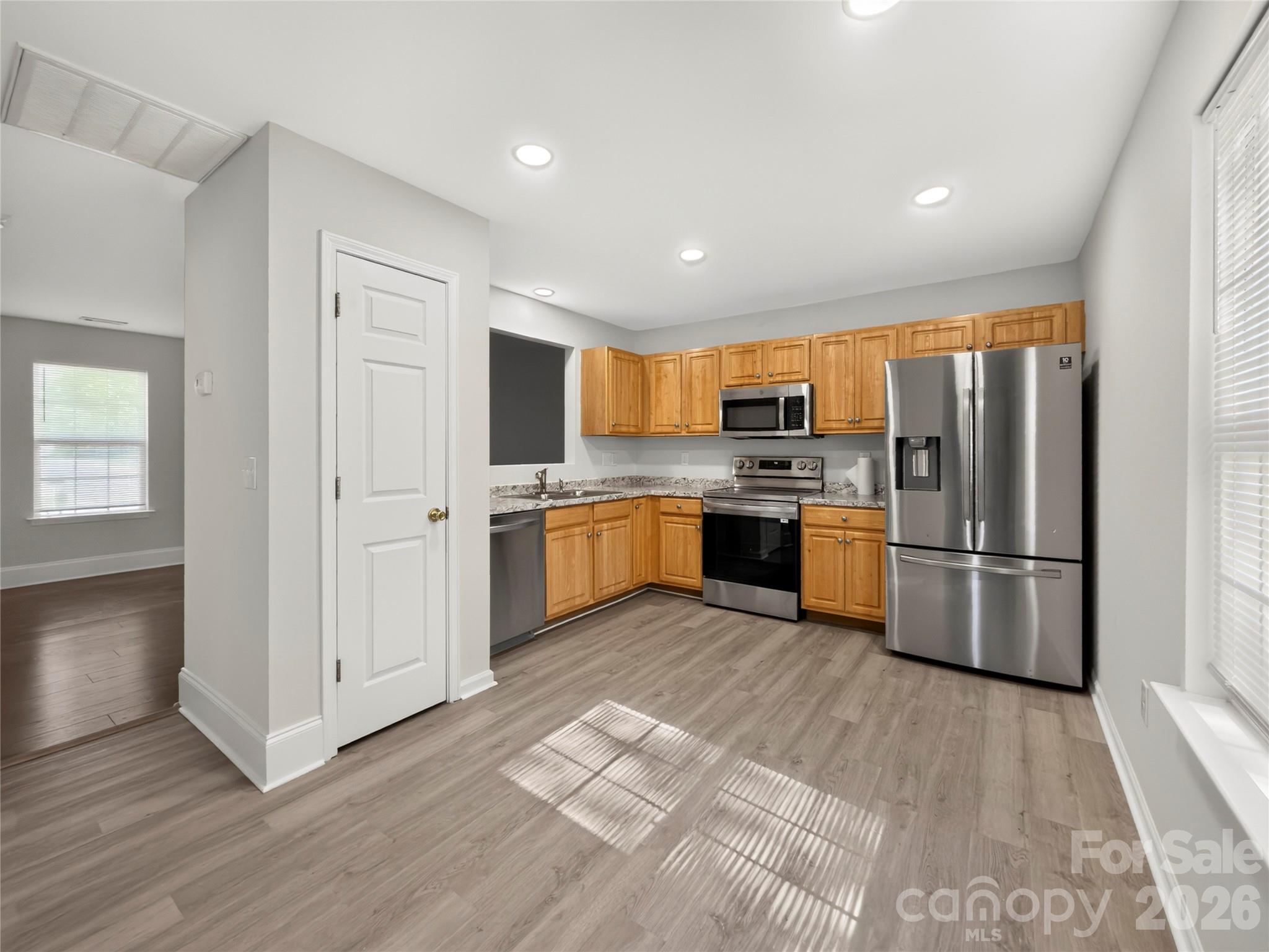 2216 Emmons Lane — Charlotte