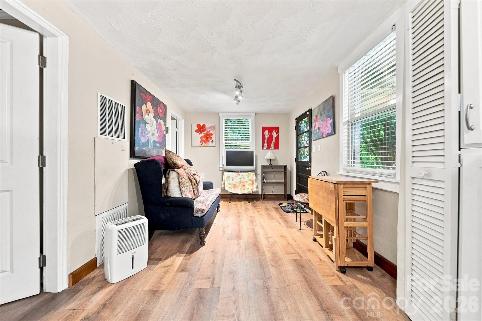 2588 Old Shelby Road — Hickory