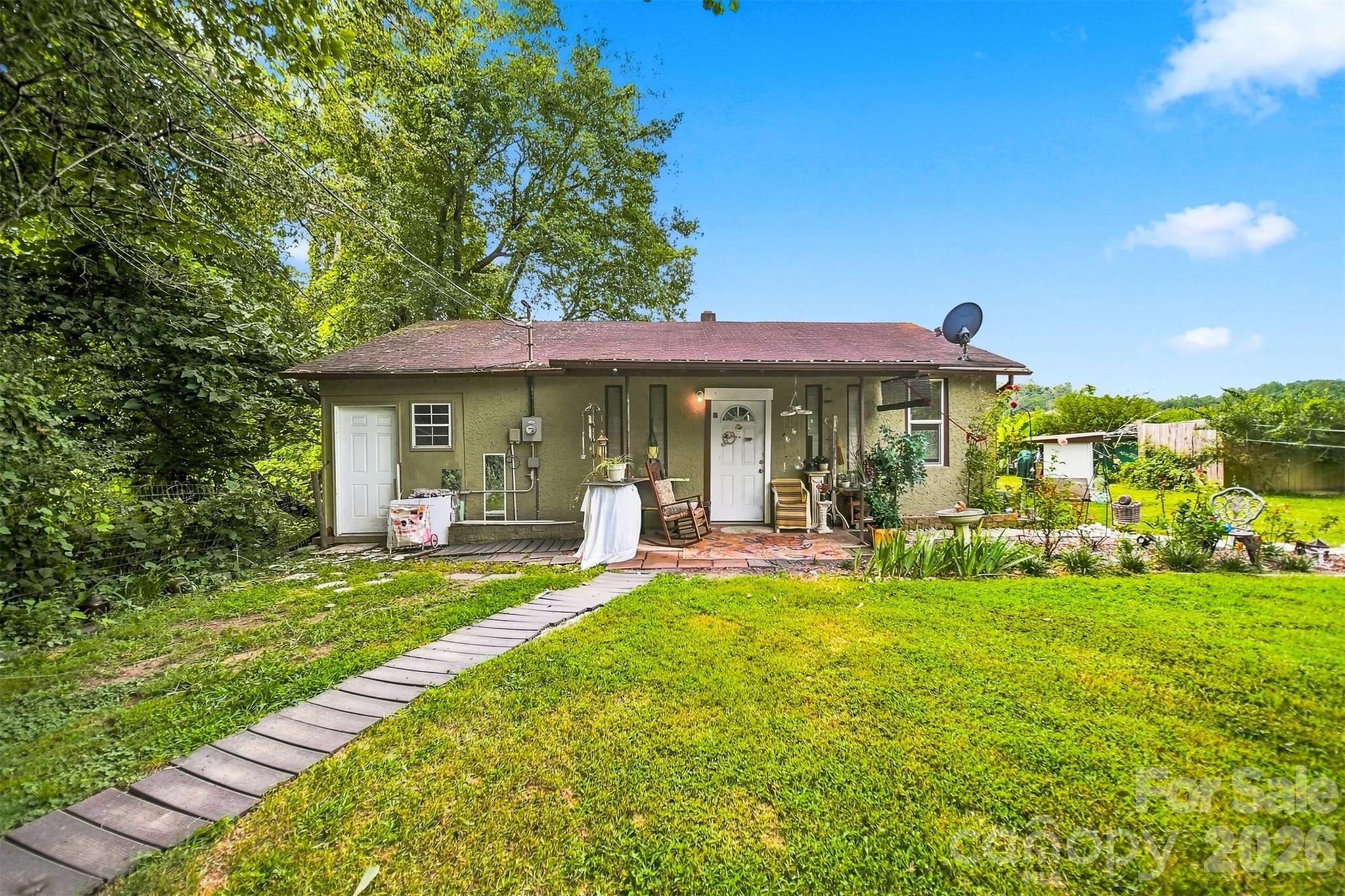 2588 Old Shelby Road — Hickory
