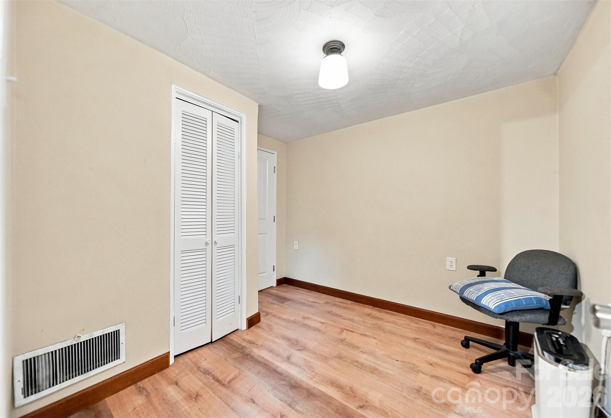 2588 Old Shelby Road — Hickory