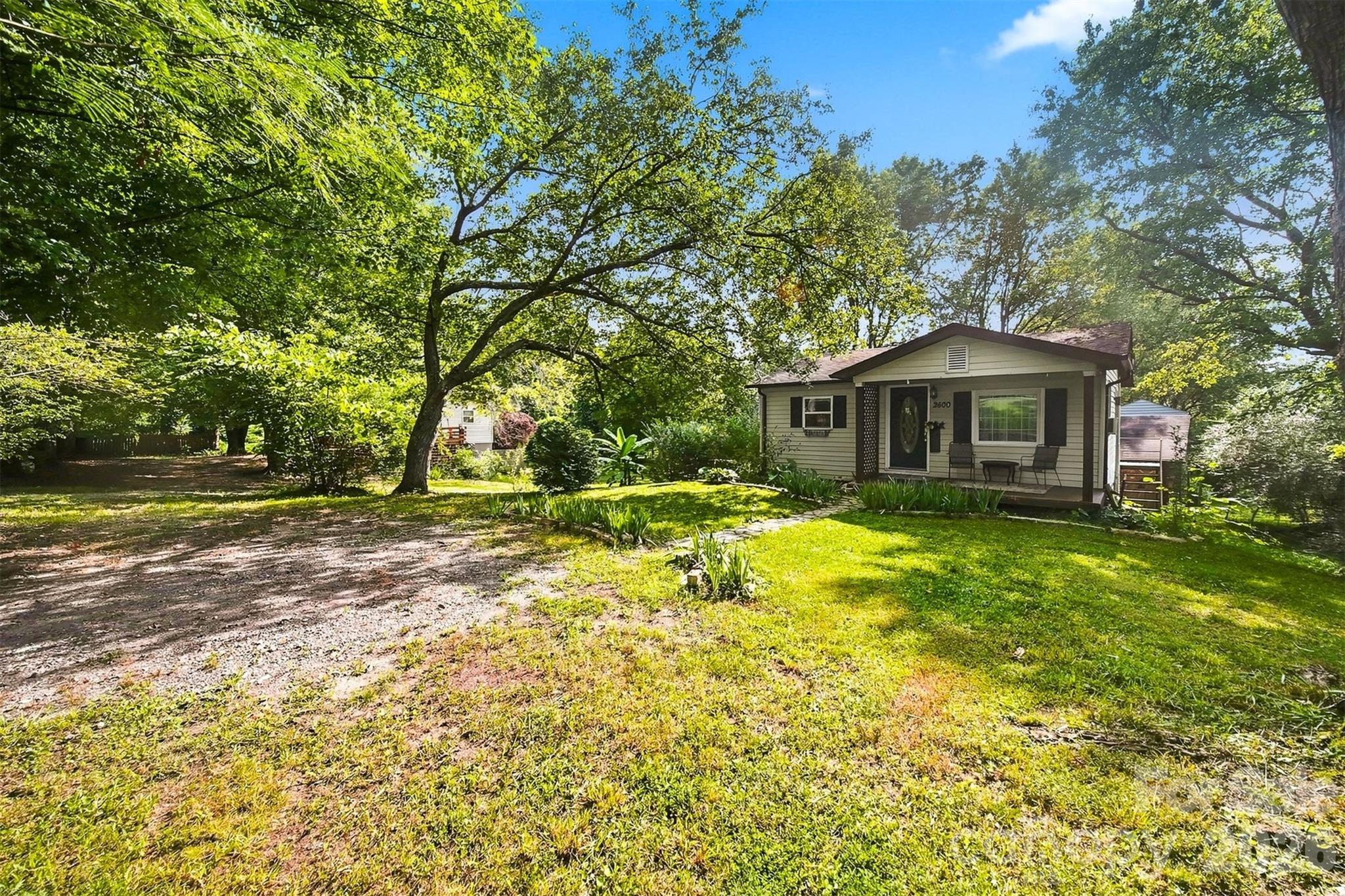 2588 Old Shelby Road — Hickory