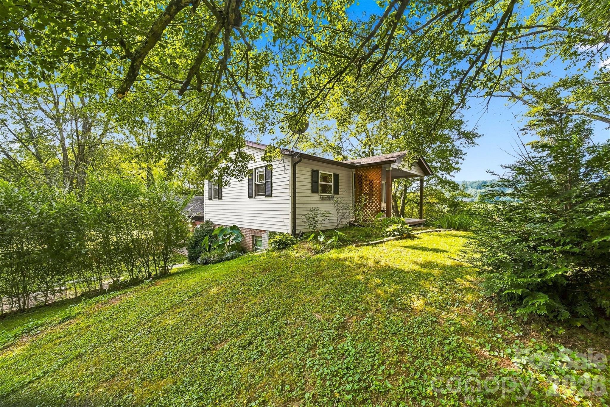 2588 Old Shelby Road — Hickory