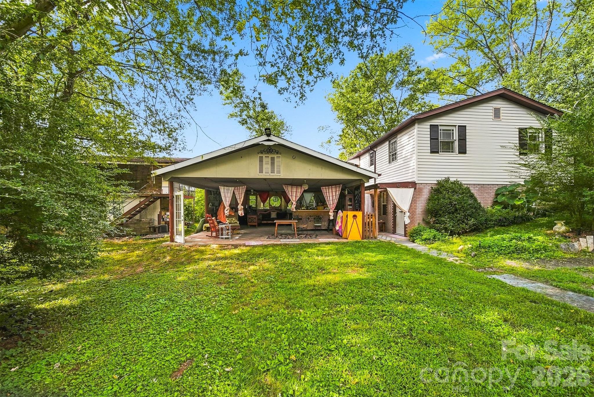 2588 Old Shelby Road — Hickory