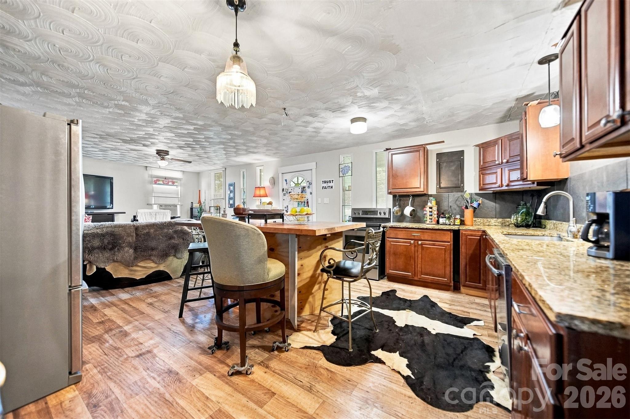2588 Old Shelby Road — Hickory