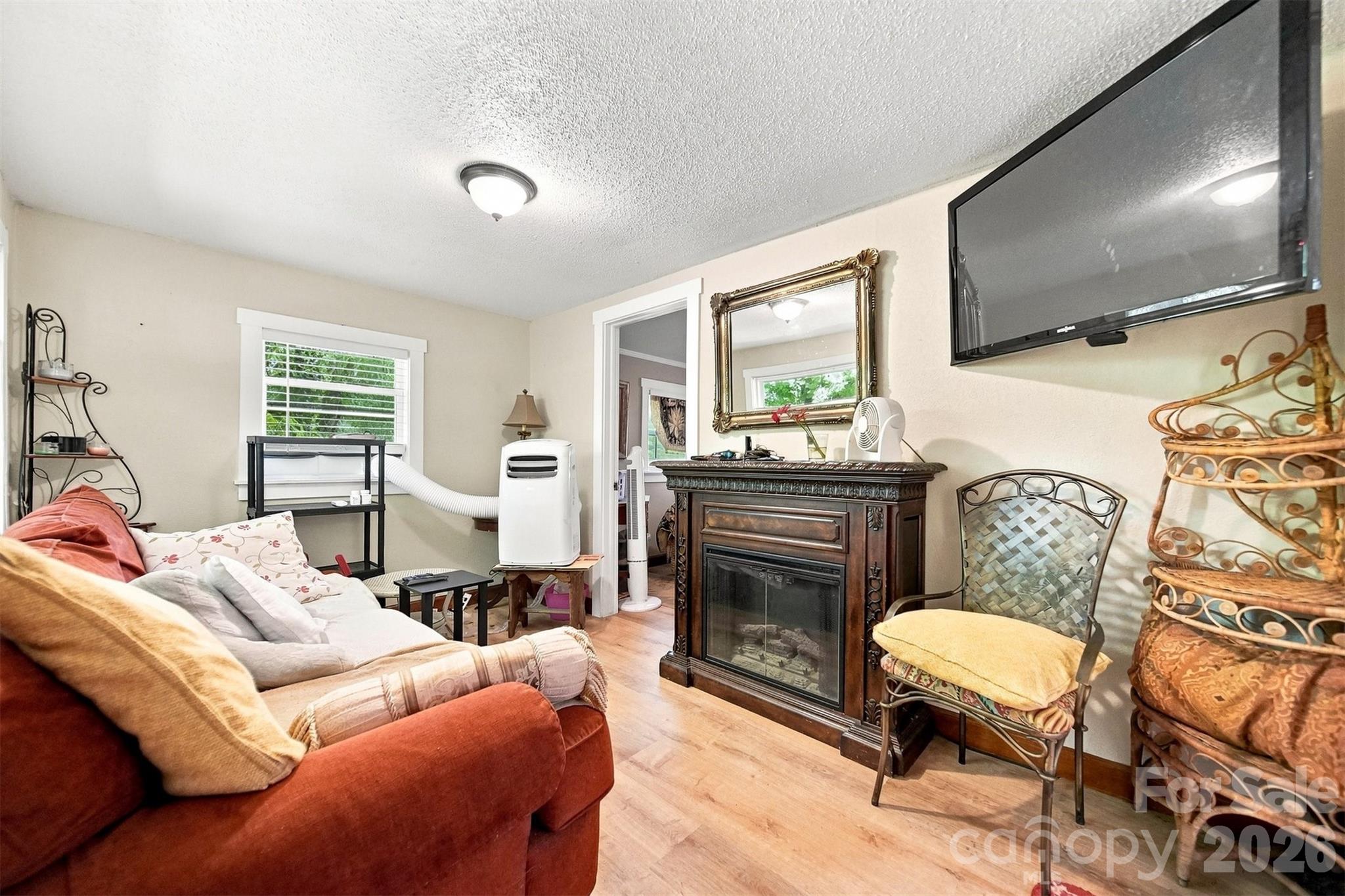 2588 Old Shelby Road — Hickory