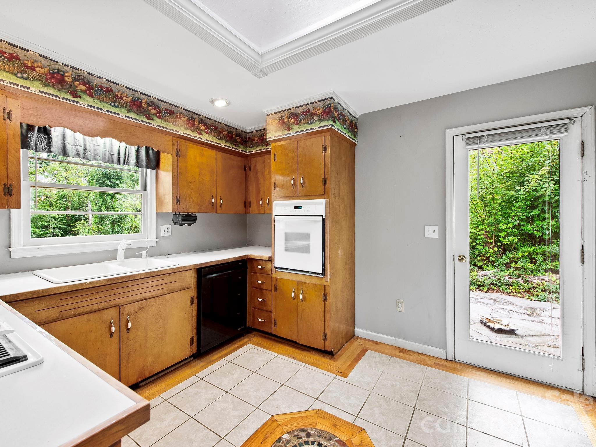 48 Faircrest Road — Asheville