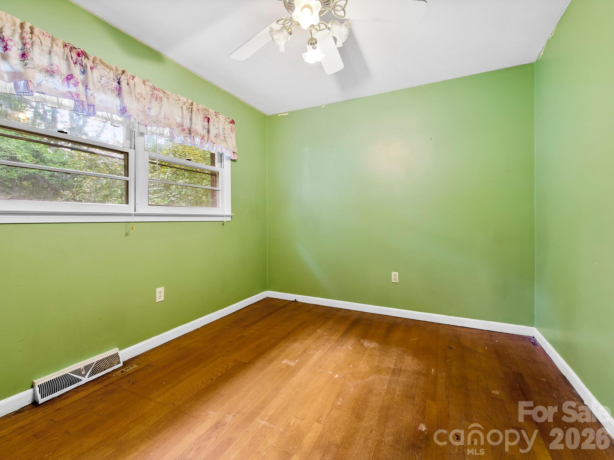 48 Faircrest Road — Asheville