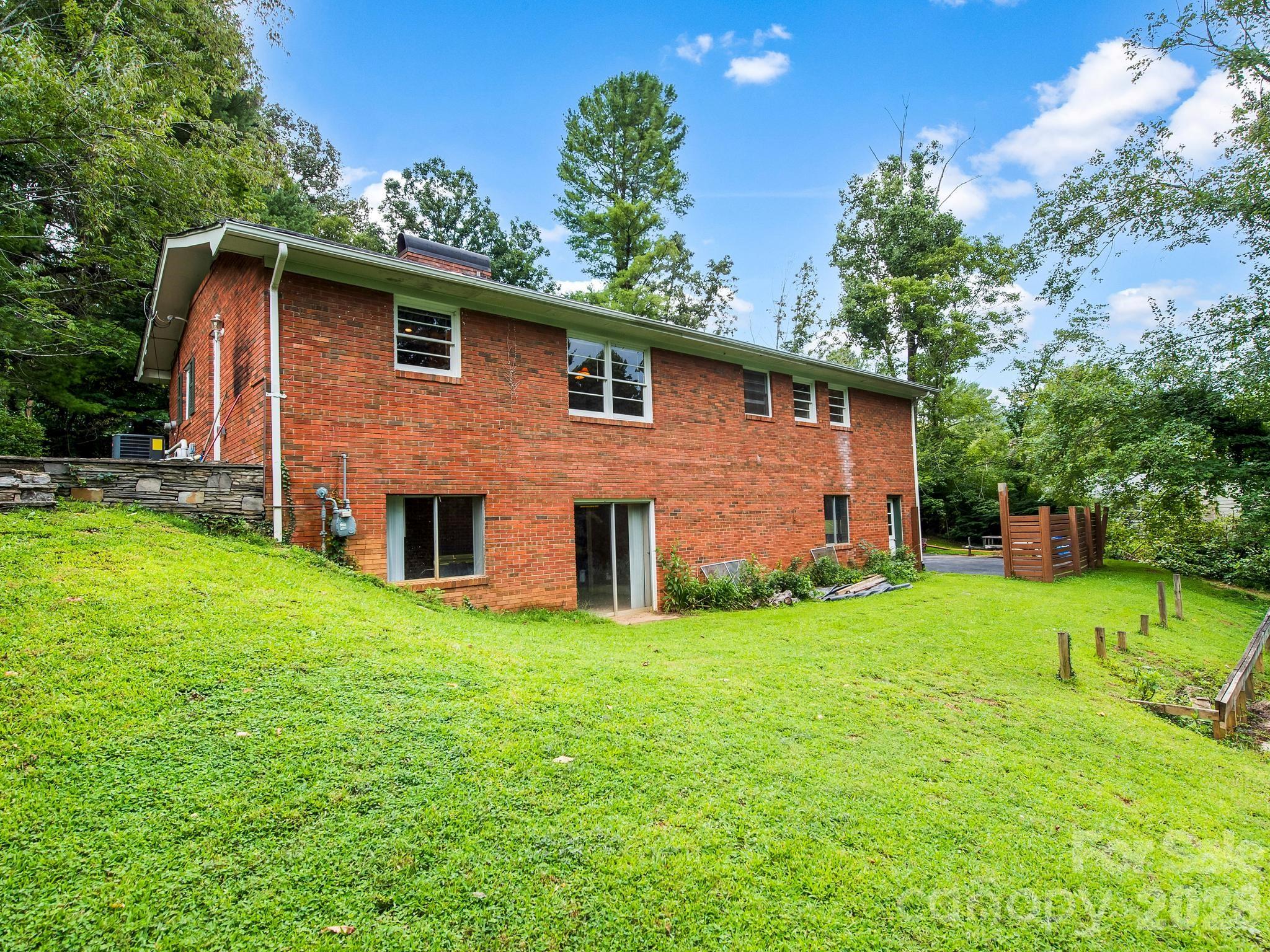 48 Faircrest Road — Asheville