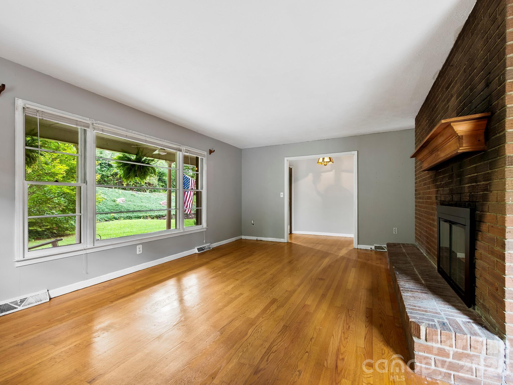 48 Faircrest Road — Asheville