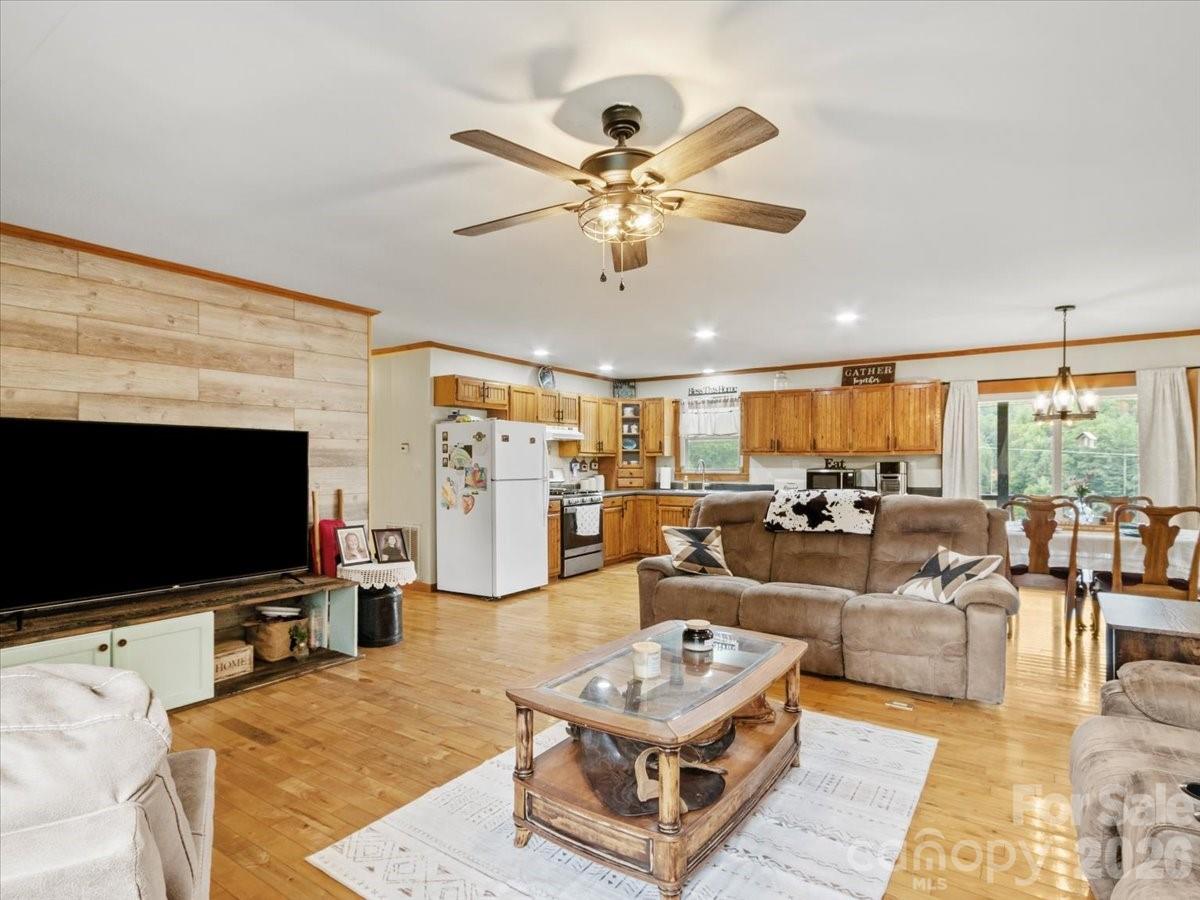 427 Big Brush Creek Road — Green Mountain