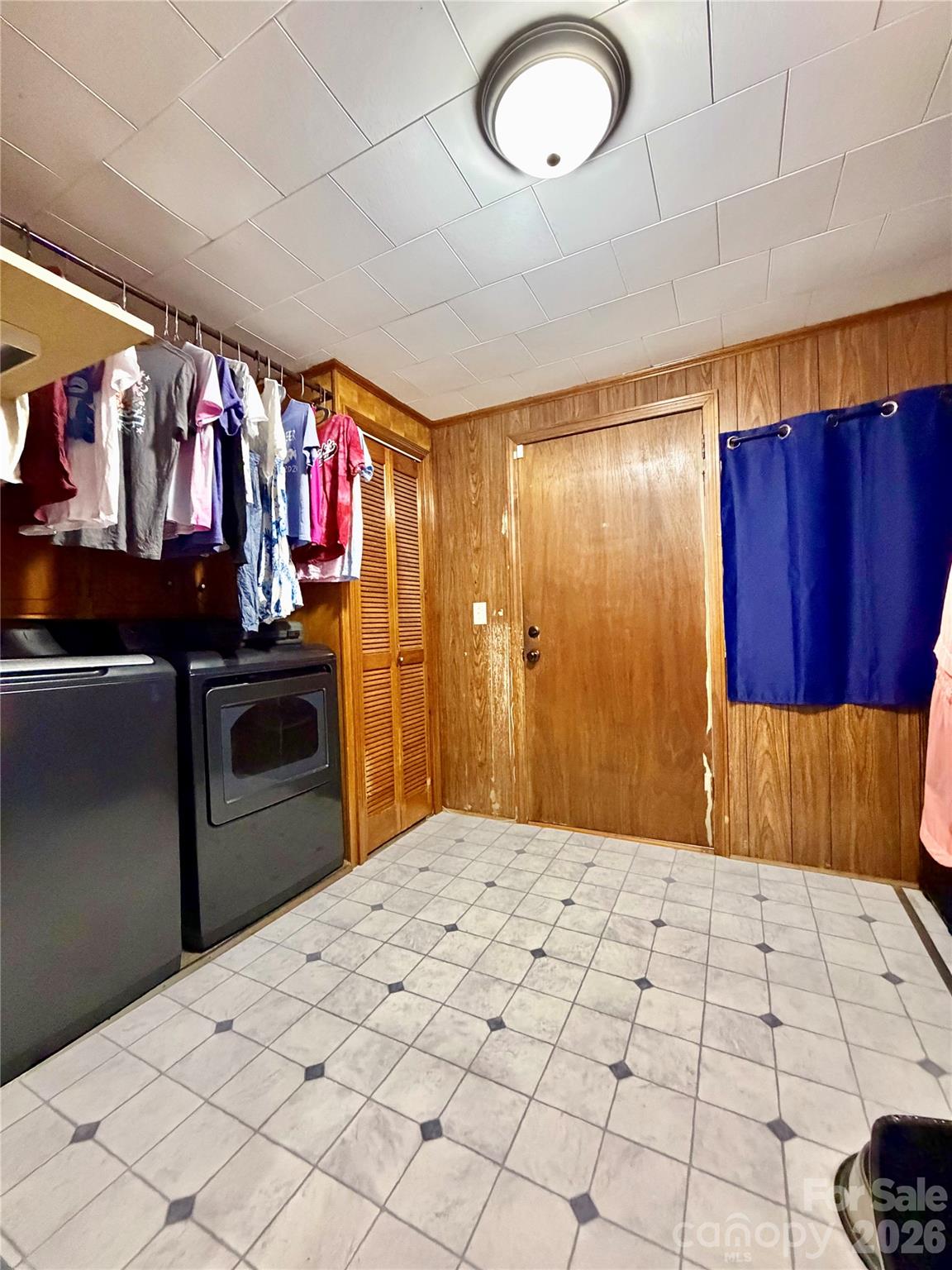 371 Sulphur Springs Road — Hiddenite