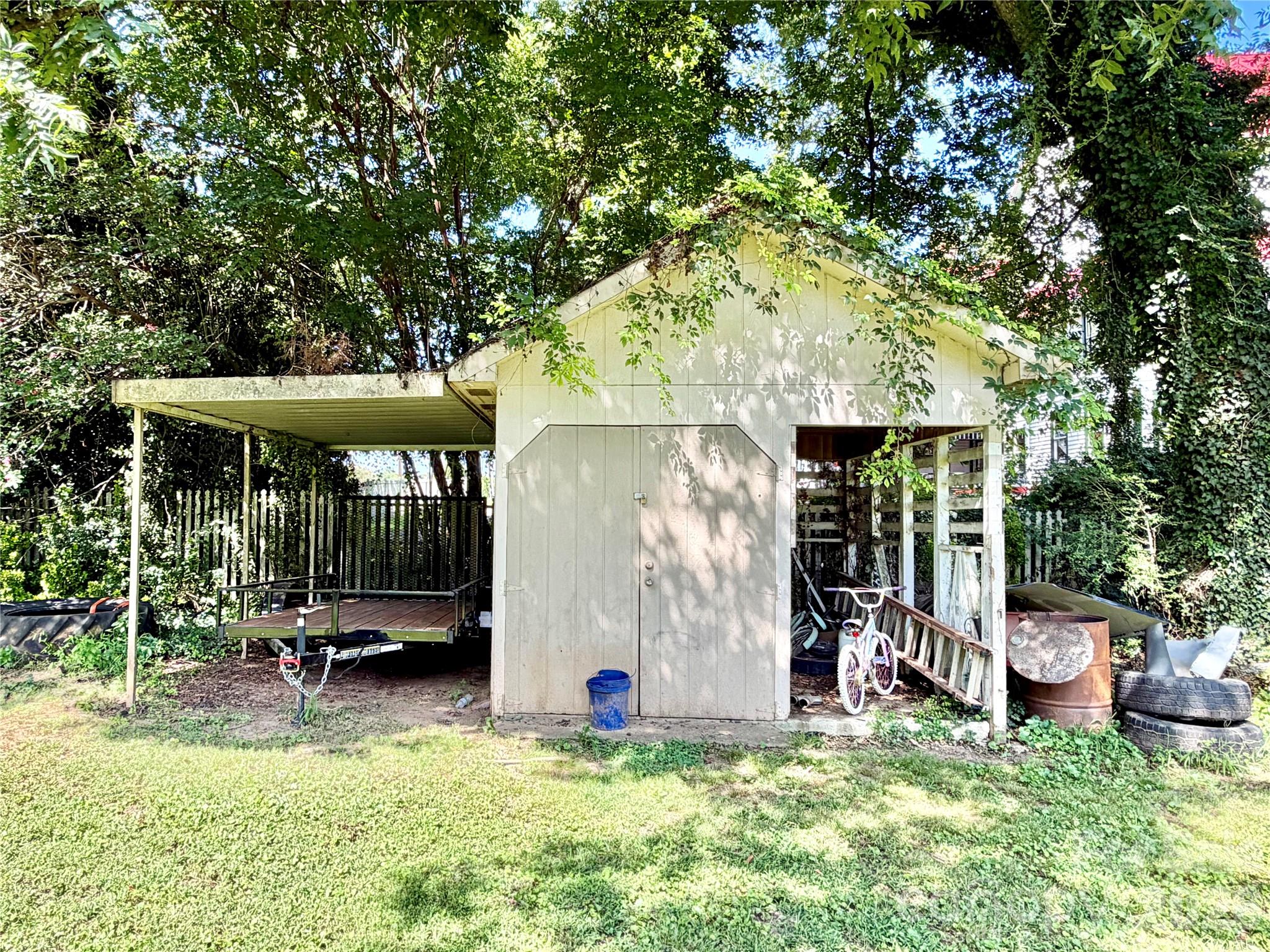 371 Sulphur Springs Road — Hiddenite
