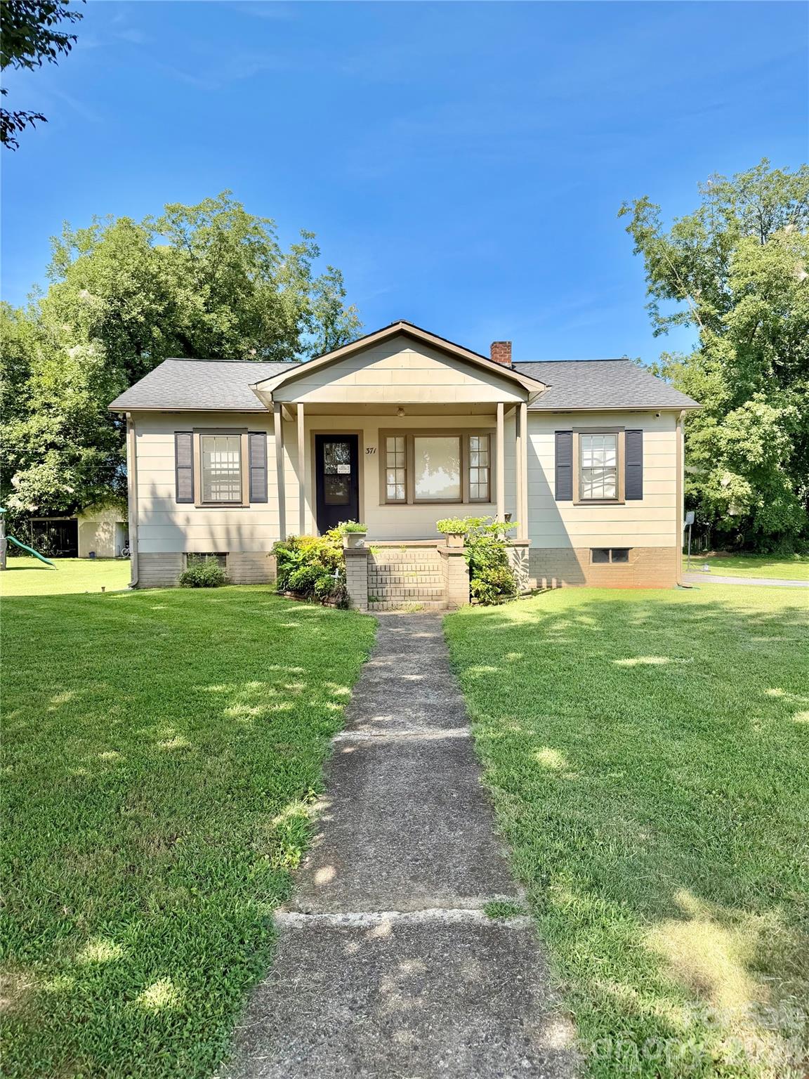 371 Sulphur Springs Road — Hiddenite